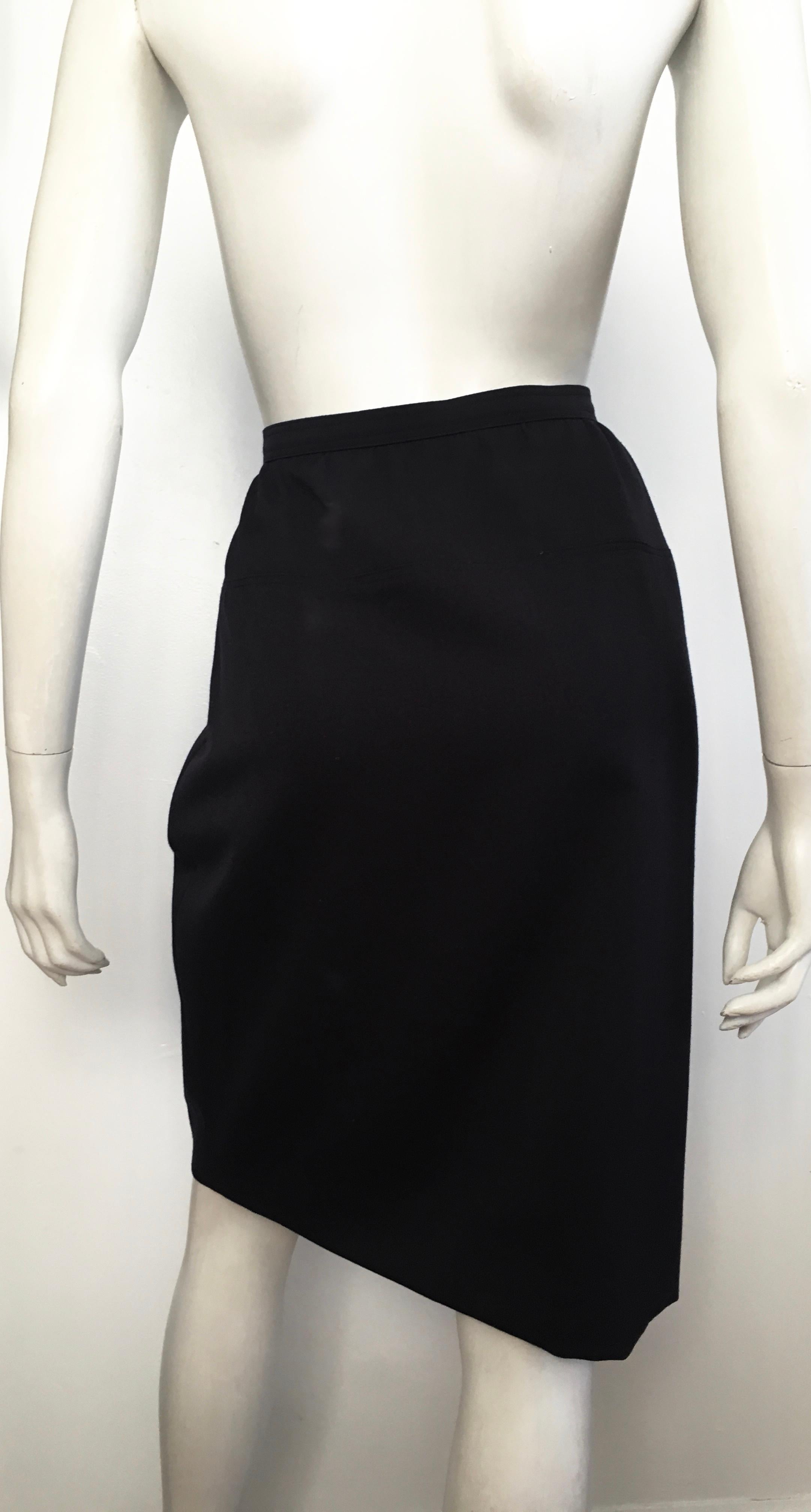 Valentino 1980s Navy Wool Wrap Skirt with Pockets Size 6 / 8. For Sale 1