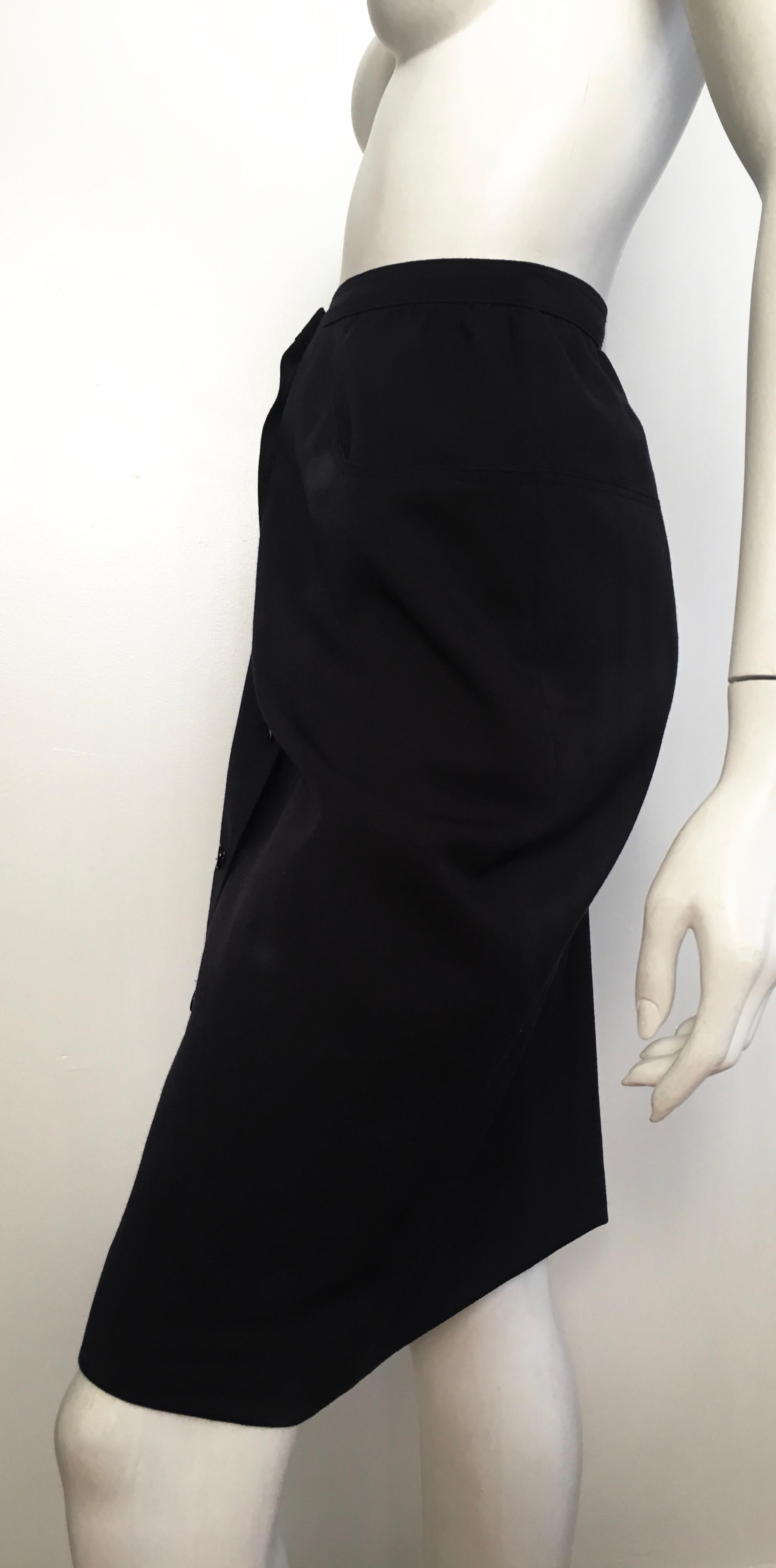 Valentino 1980s Navy Wool Wrap Skirt with Pockets Size 6 / 8. For Sale 2