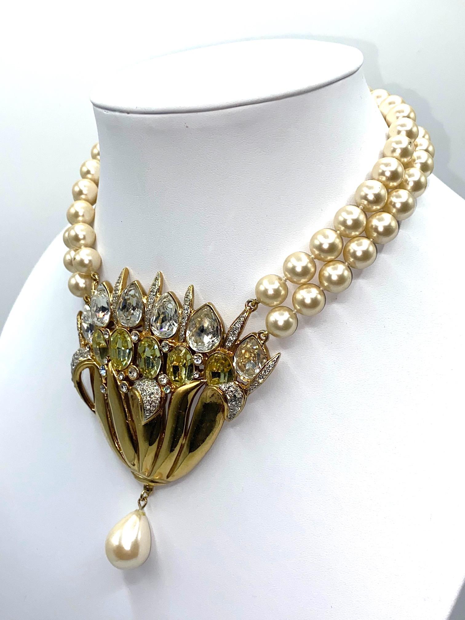 Valentino 1980s Pearl Necklace with Gold & Rhinestone Flower Center Piece In Good Condition In New York, NY