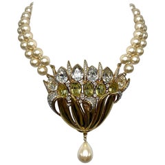 Retro Valentino 1980s Pearl Necklace with Gold & Rhinestone Flower Center Piece