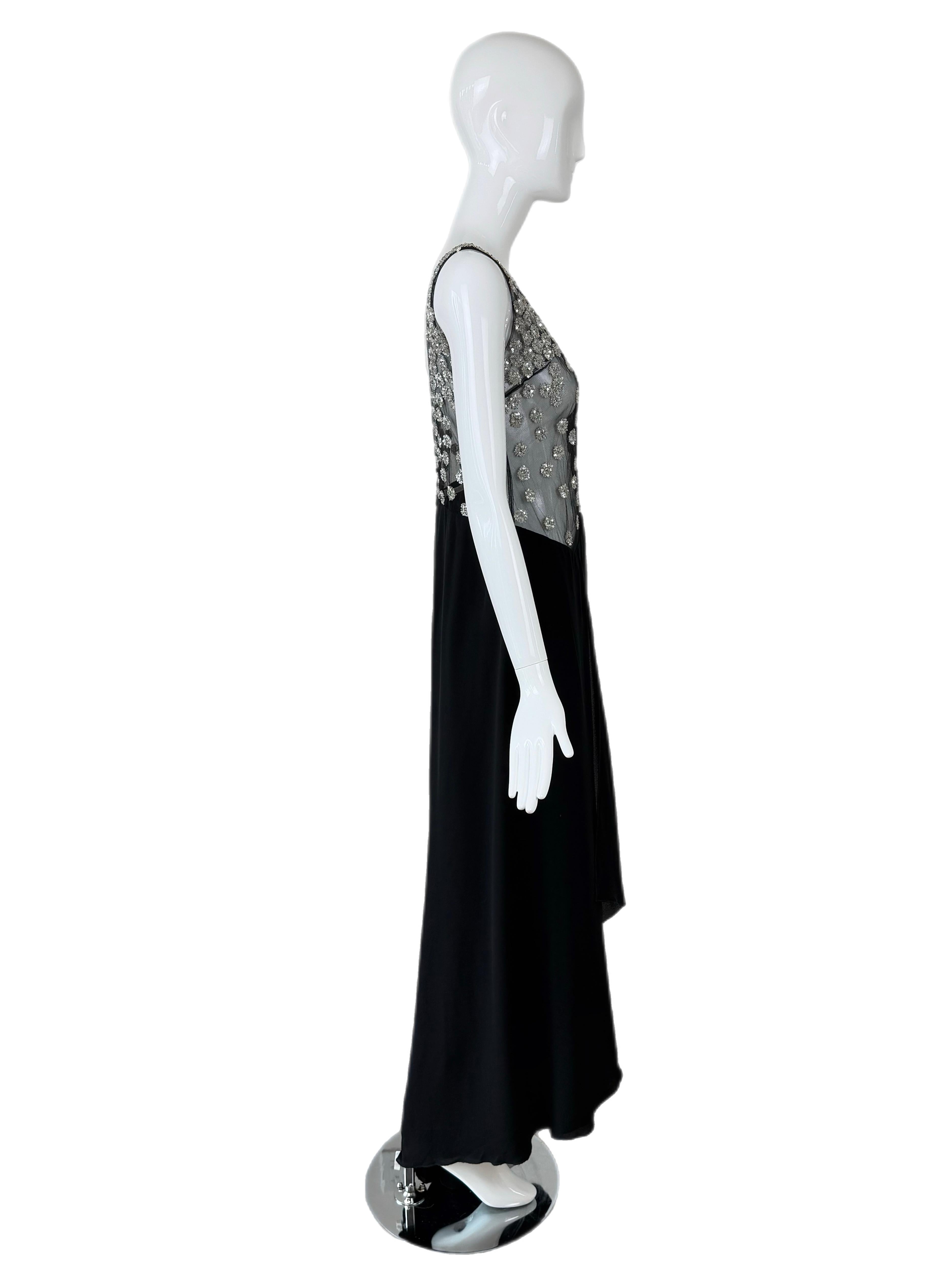 Valentino 2000 Vintage in seta nera con. Maxi abito da sera con abbellimenti in argento in vendita 1