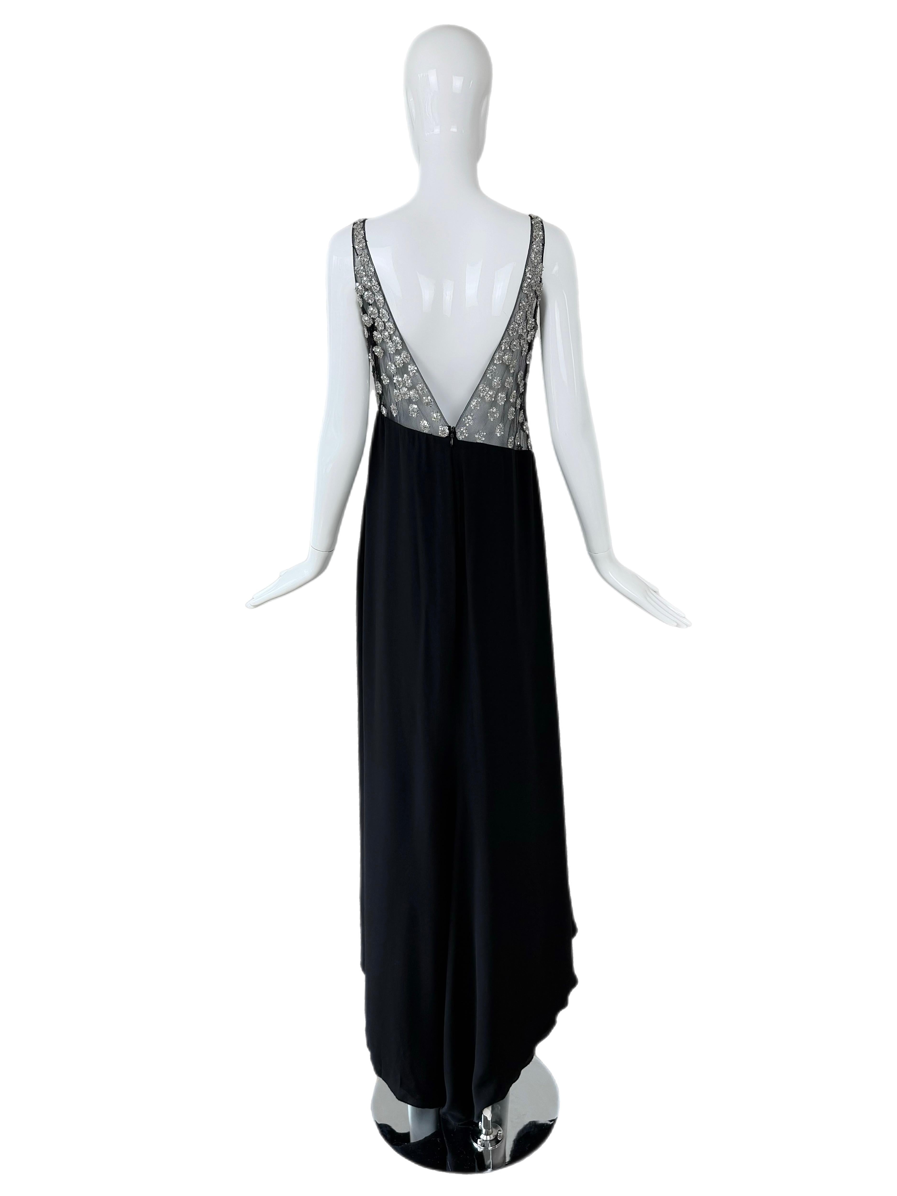 Valentino 2000 Vintage in seta nera con. Maxi abito da sera con abbellimenti in argento in vendita 2