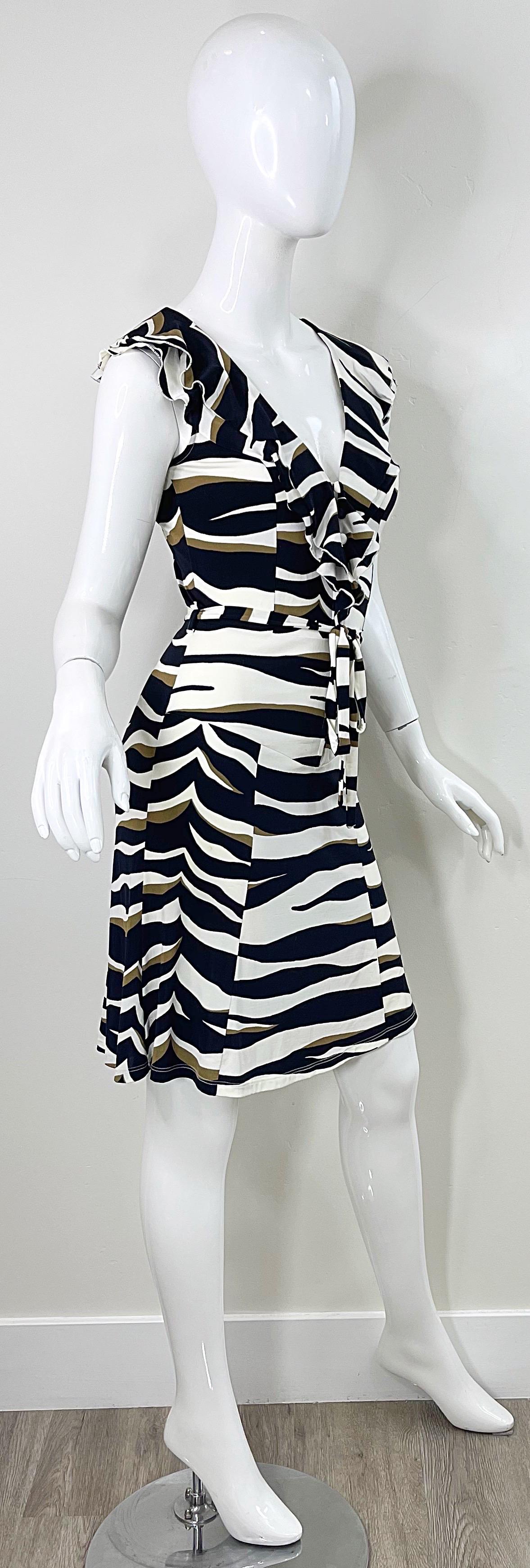 Valentino 2000s Size 6 Abstract Zebra Animal Print Black White and Brown Dress For Sale 5