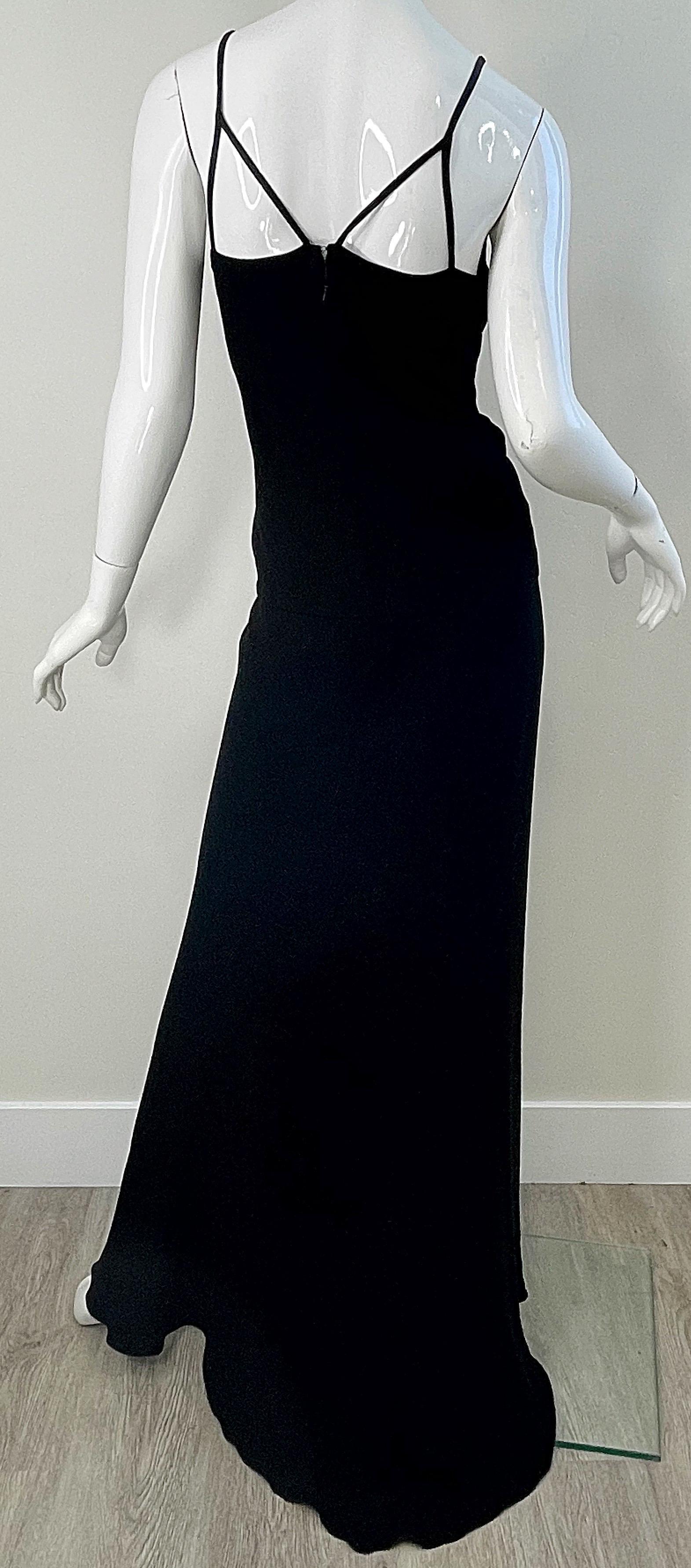 Valentino 2000er Jahre Größe 6 Schwarzes Abendkleid aus Seide mit Spitzenausschnitt und Pailletten im Angebot 10