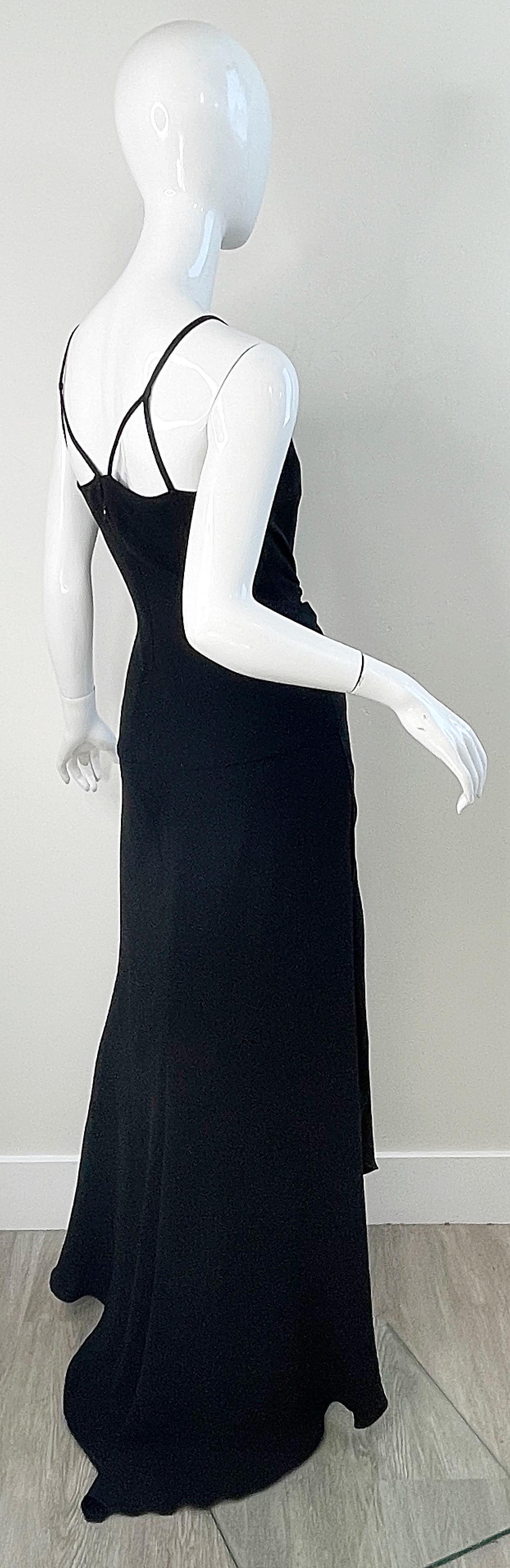 Valentino 2000er Jahre Größe 6 Schwarzes Abendkleid aus Seide mit Spitzenausschnitt und Pailletten im Angebot 14