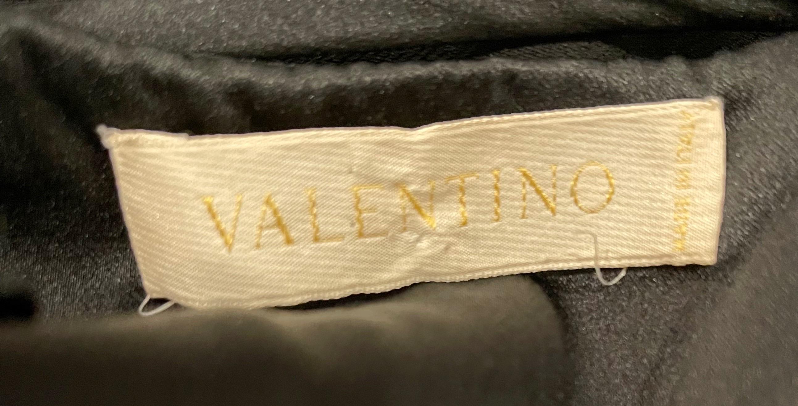 Valentino 2000er Jahre Größe 6 Schwarzes Abendkleid aus Seide mit Spitzenausschnitt und Pailletten im Zustand „Hervorragend“ im Angebot in San Diego, CA