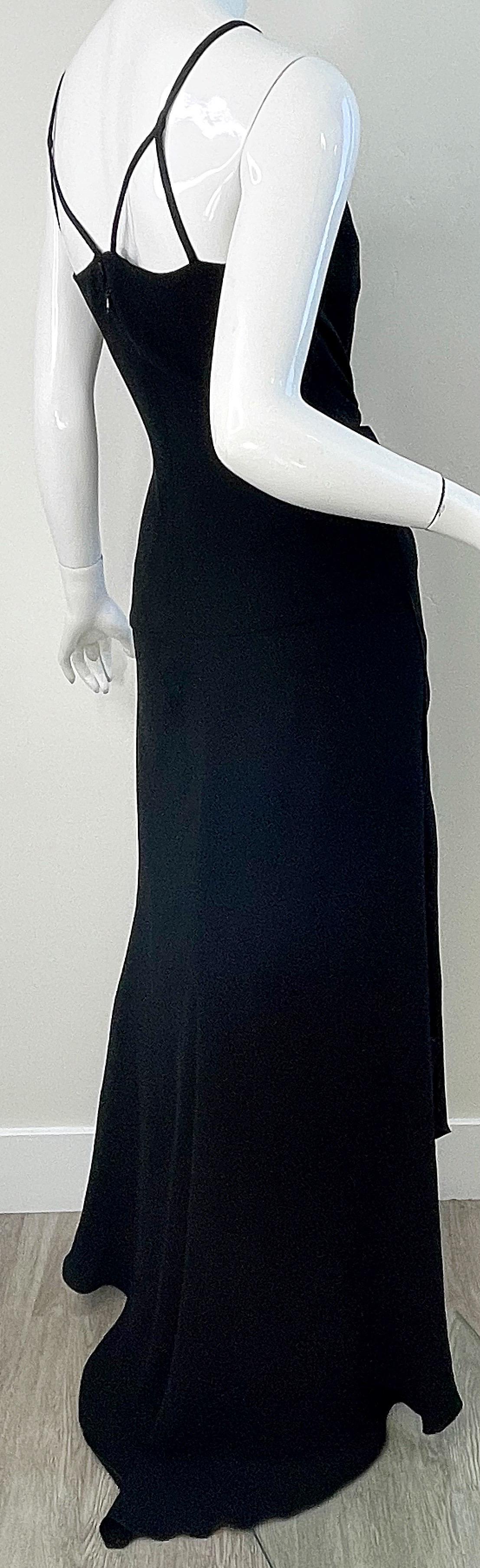 Valentino 2000er Jahre Größe 6 Schwarzes Abendkleid aus Seide mit Spitzenausschnitt und Pailletten im Angebot 4