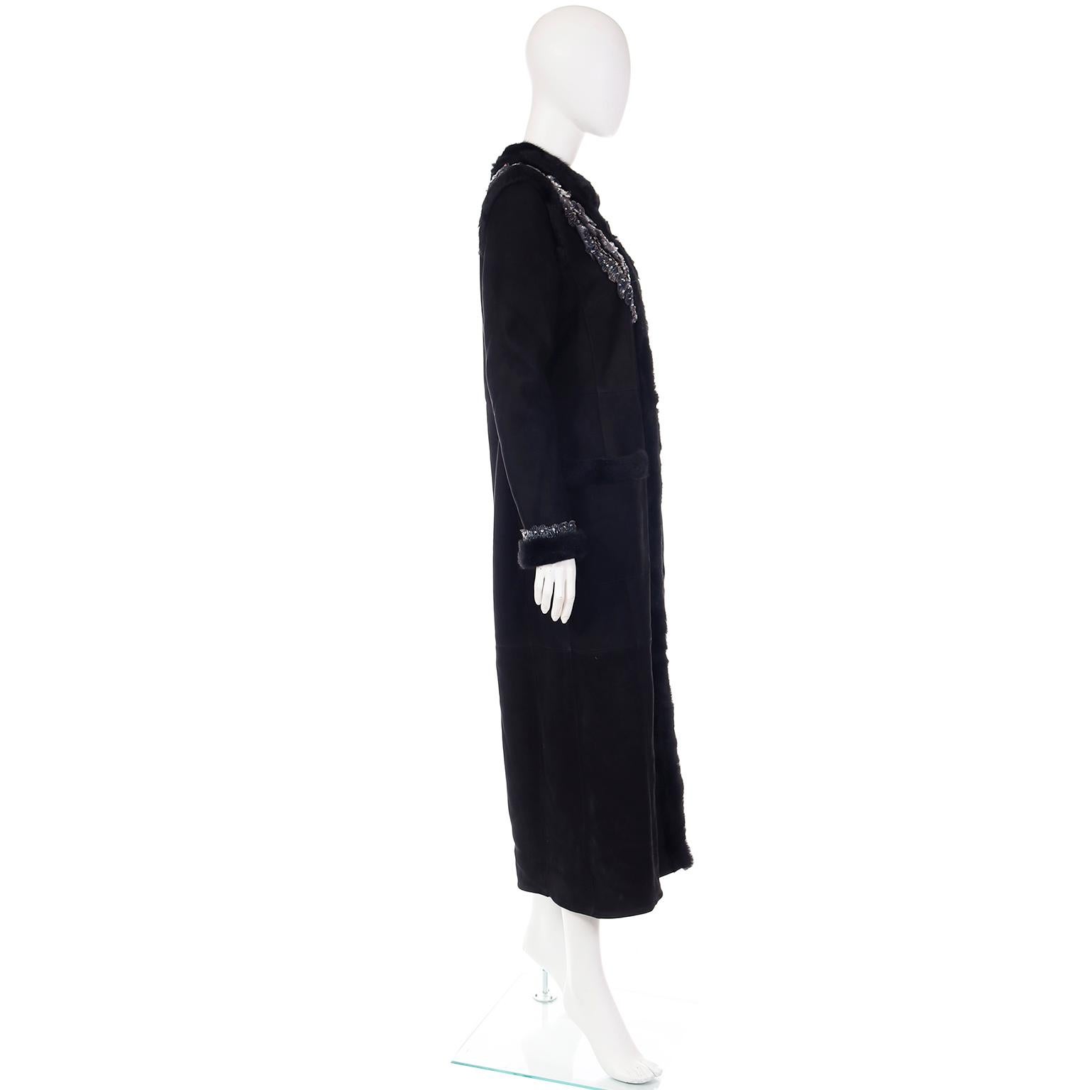 Valentino 2007 - Manteau de défilé en peau de mouton noir avec application de perles, doublure et bordure en vison en vente 2