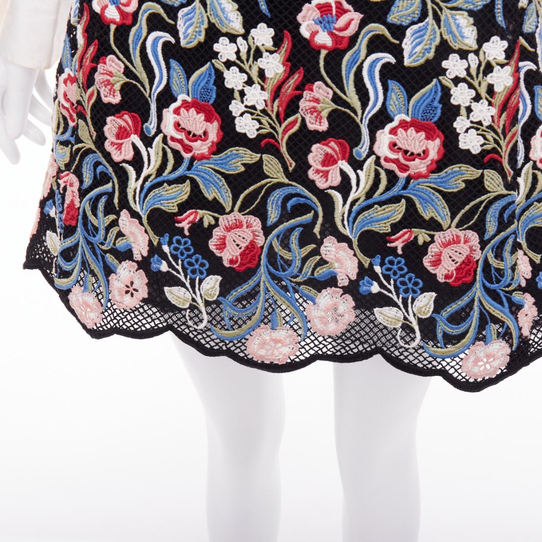 VALENTINO 2013 Runway multicolor tapesty lace embroidery dress IT40 S
Reference: NKLL/A00252
Brand: Valentino
Collection: FW 2013 - Runway
As seen on: Alexa Chung
Material: Cotton
Color: Multicolour, White
Pattern: Floral
Closure: Zip
Lining: Black