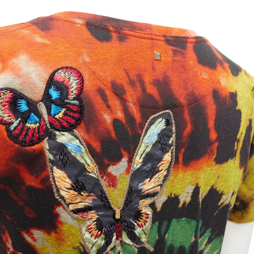VALENTINO 2017 camiseta arco iris bordada mariposa XS
Referencia: AAWC/A00754
Marca Valentino
Diseñador: Pier Paolo Piccioli
Colección: 2017
Material: Algodón
Color: Multicolor
Patrón: Tie Dye
Cierre: Slip On
Detalles adicionales: Rockstud en la