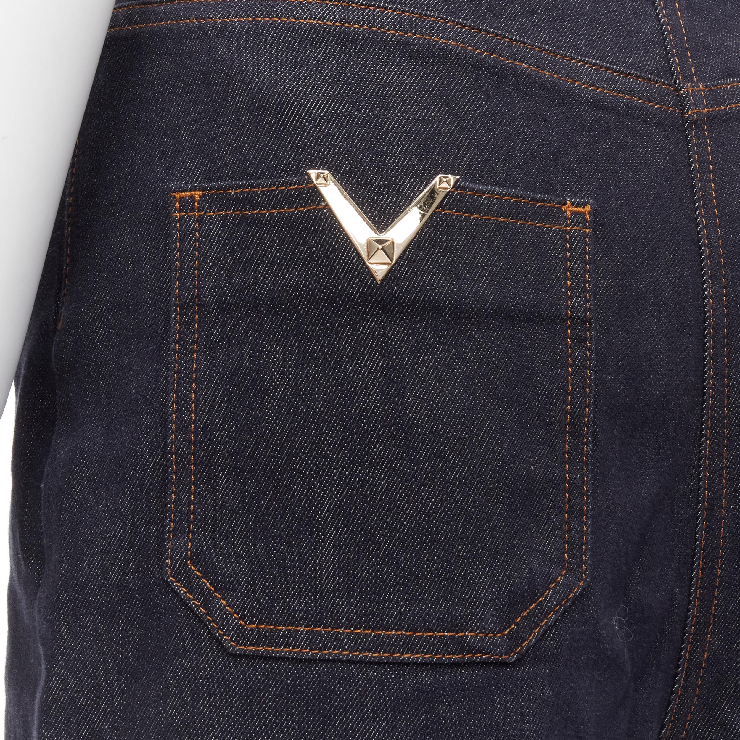 VALENTINO 2018 V Rockstud logo pocket dark indigo blue denim wide leg culotte jeans 
Reference: MELK/A00088 
Brand: Valentino 
Collection: 2018 
Material: Denim 
Color: Blue 
Pattern: Solid 
Closure: Zip. 
Extra Detail: Gold-tone V Rockstud