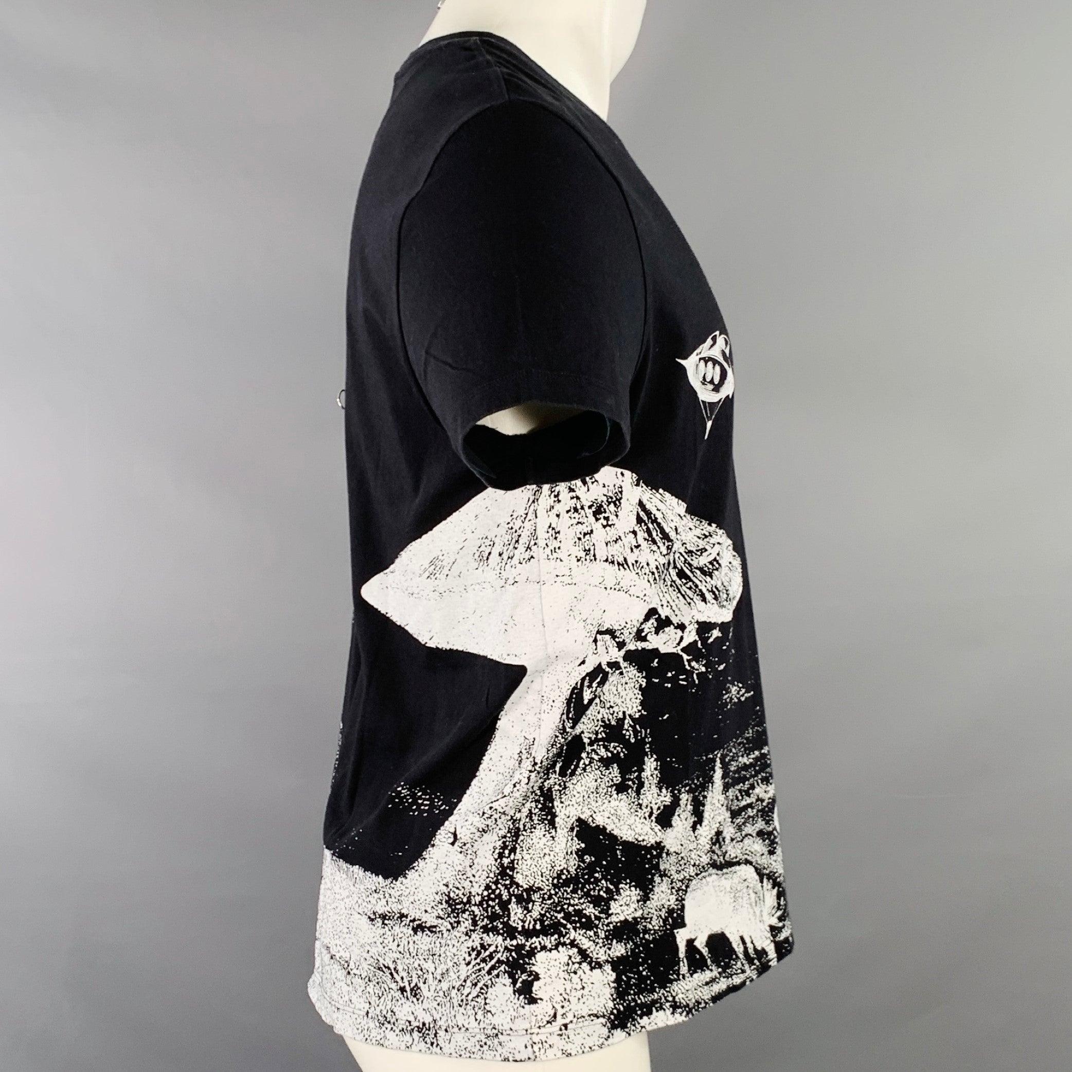VALENTINO 2020 Size M Black White Landscape Graphic Cotton Crew Neck T T-shirt Pour hommes en vente