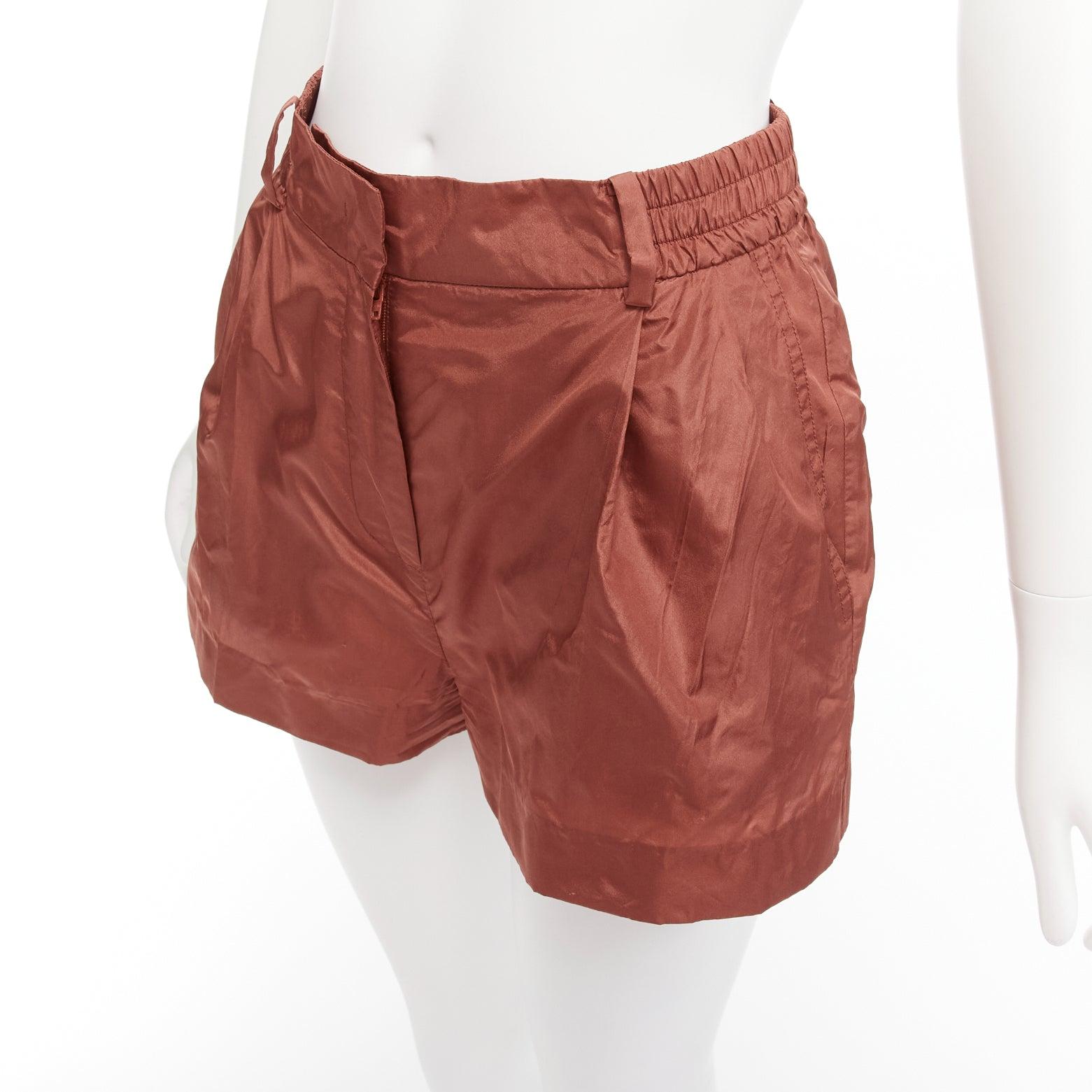 VALENTINO 2021 Piccioli 100% silk brick red high waisted dress shorts IT36 XXS
Reference: AAWC/A00878
Brand: Valentino
Designer: Pier Paolo Piccioli
Collection: 2021
Material: Silk
Color: Red
Pattern: Solid
Closure: Zip Fly
Extra Details: Darted