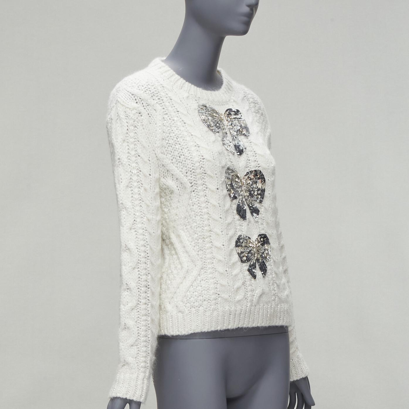 VALENTINO 2021 silver beads sequins bow white lurex cable knit sweater XS
Reference: AAWC/A00474
Brand: Valentino
Designer: Pier Paolo Piccioli
Collection: 2021
Material: Acrylic, Mohair, Blend
Color: White, Silver
Pattern: Solid
Closure: