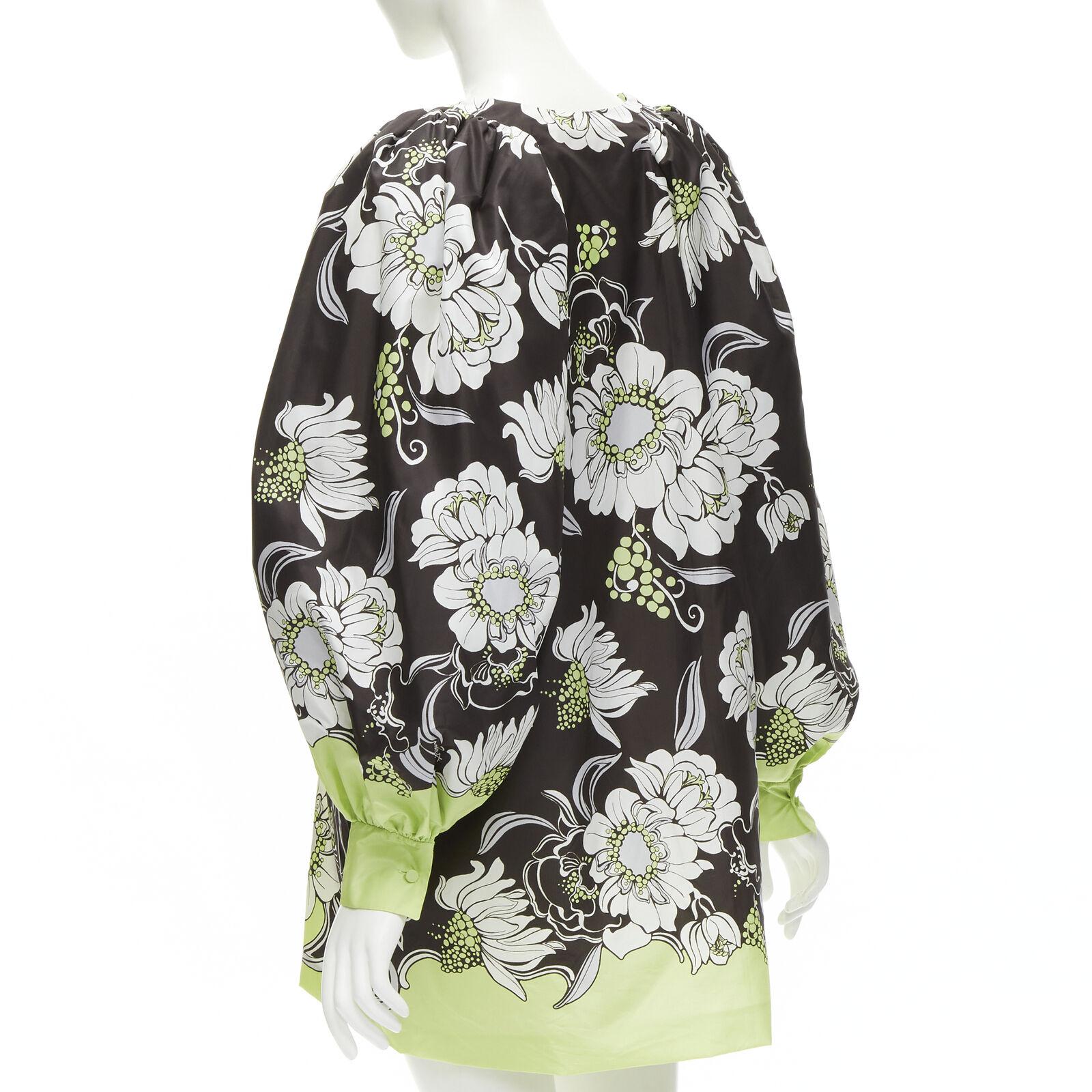 VALENTINO 2022 Kurzes Kleid mit Puffärmeln aus 100 % Seide in Grün und Braun mit Blumendruck IT38 S im Angebot 2