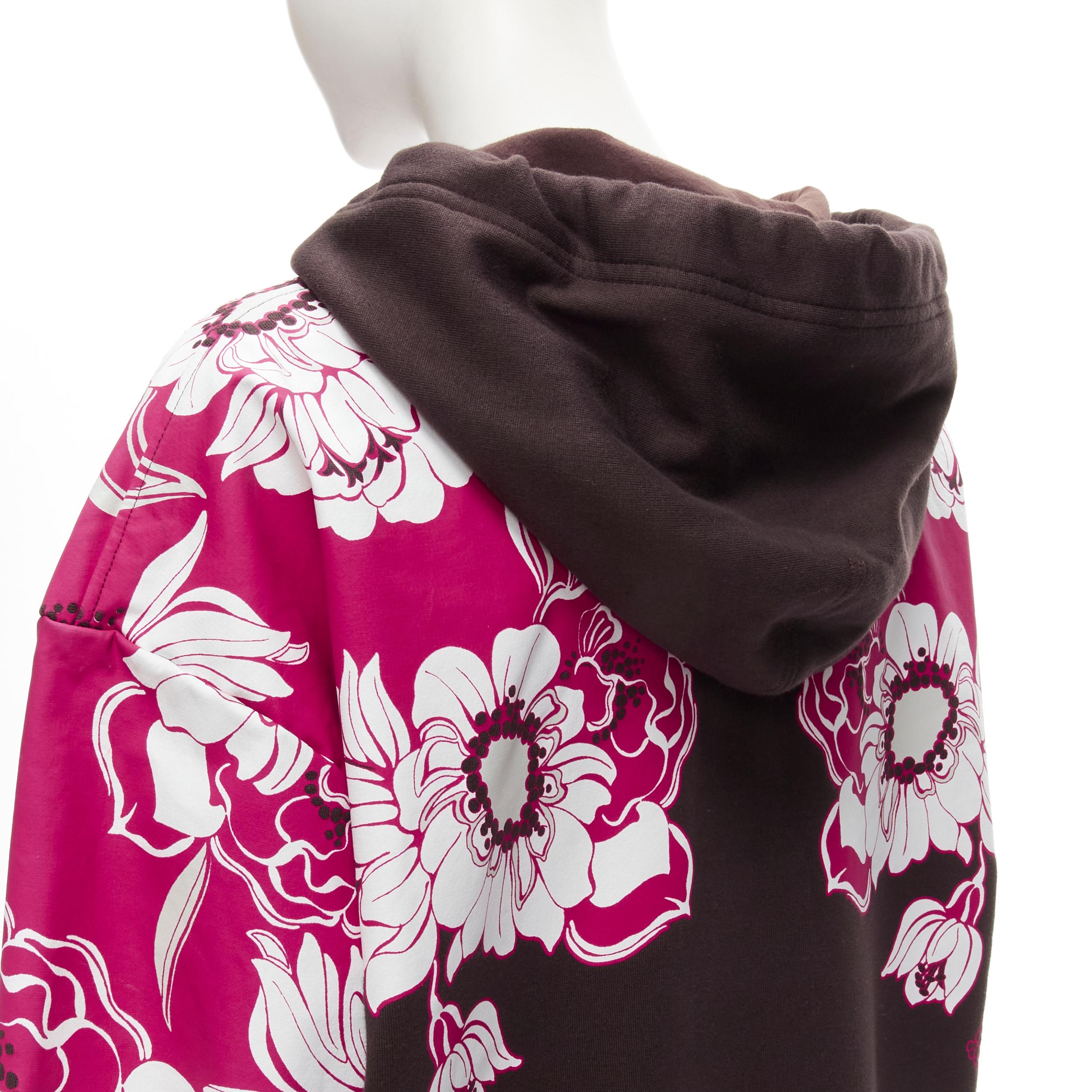 VALENTINO 2022 brown pink floral logo print cotton oversized hoodie S
Reference: AAWC/A00103
Brand: Valentino
Designer: Pier Paolo Piccioli
Collection: 2022
Material: Cotton
Color: Brown, Pink
Pattern: Floral
Closure: Drawstring
Made in: