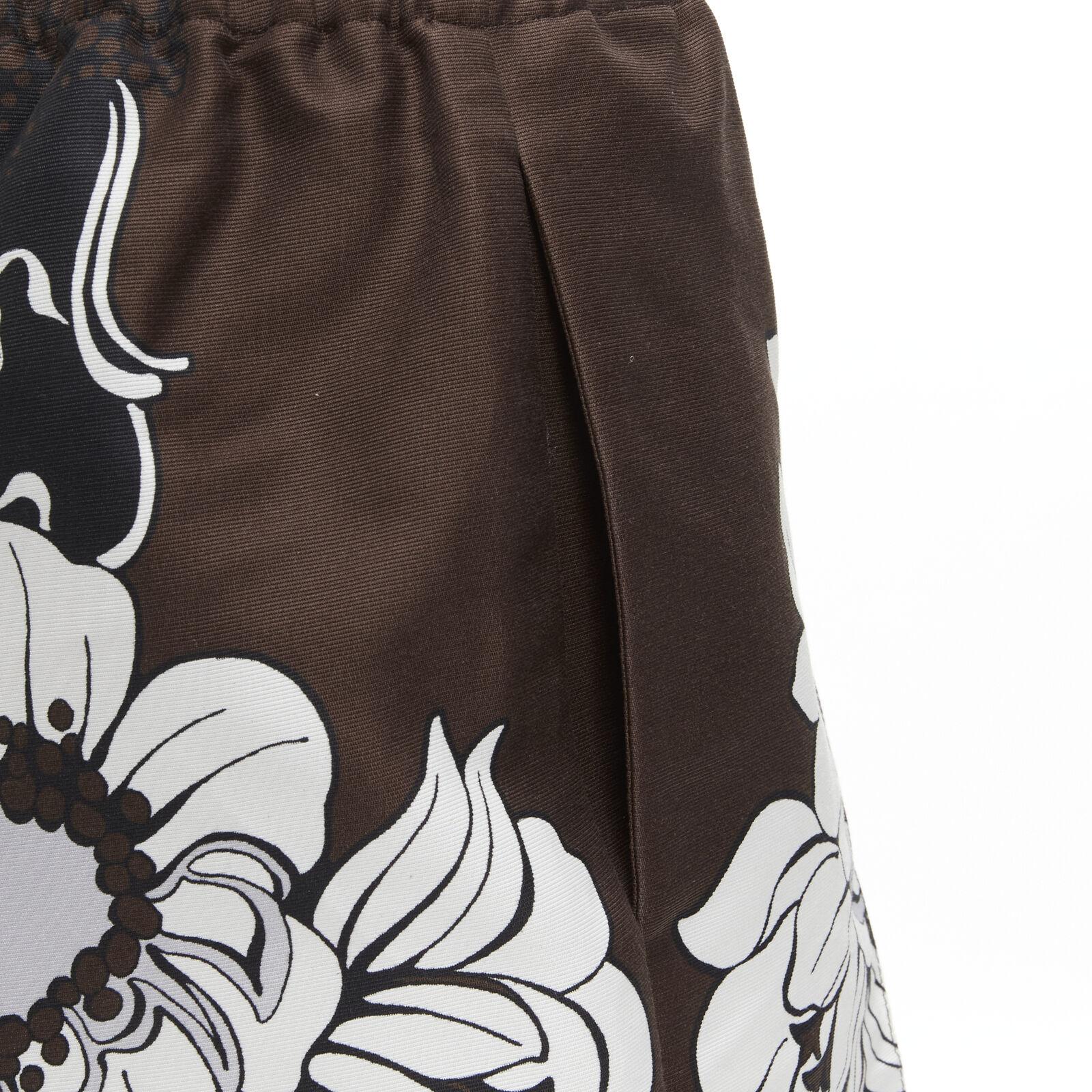 ENTINO 2022 Braune, schwarze, geblümte Kurzarm-Shorts aus Baumwolle IT36 XS im Angebot 3