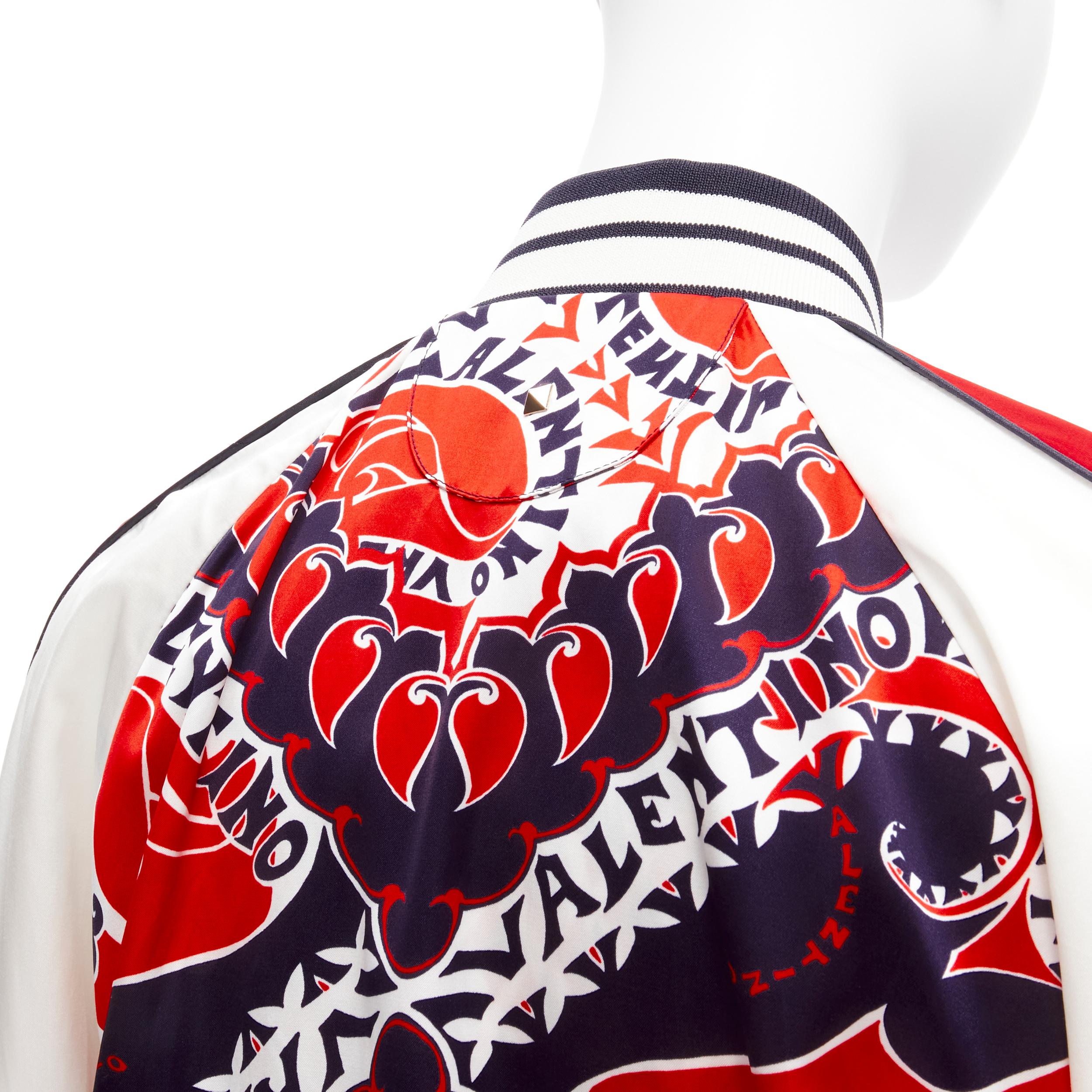 VALENTINO 2022 Manifesto Heart Bandana red blue satin bomber jacket IT40 S
Reference: AAWC/A00489
Brand: Valentino
Designer: Pier Paolo Piccioli
Collection: 2022
Material: Viscose, Cotton
Color: Red, Blue
Pattern: Abstract
Closure: Button
Lining: