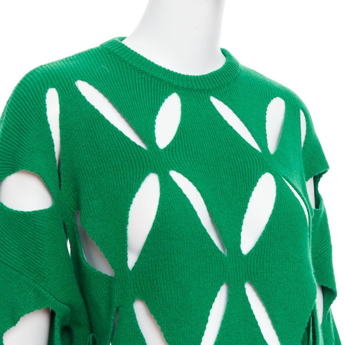 VALENTINO 2022 Pier Paolo Piccioli green virgin wool cut out sweater XXS
Reference: AAWC/A01374
Brand: Valentino
Designer: Pier Paolo Piccioli
Collection: 2022
Material: Virgin Wool
Color: Green
Pattern: Solid
Closure: Pullover
Extra Details: