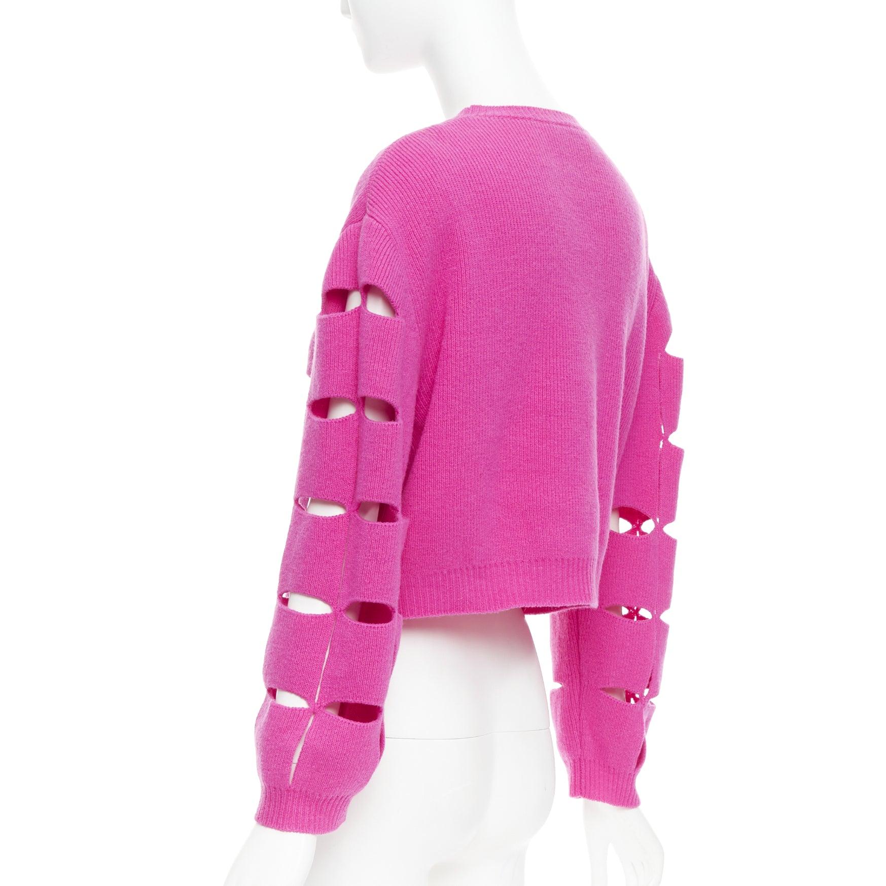 VALENTINO 2022 Pier Paolo Piccioli pink virgin wool cut out crop sweater S For Sale 2