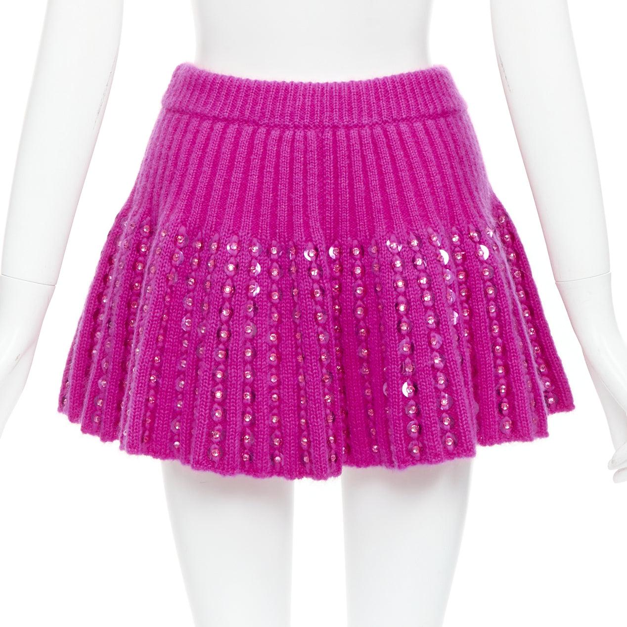 VALENTINO 2022 Runway PP Mini jupe évasée en maille ornée de strass roses en vente 1