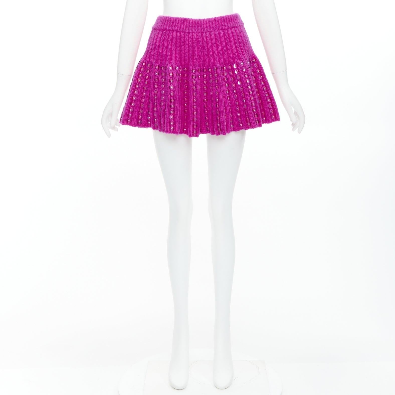 VALENTINO 2022 Runway PP Mini jupe évasée en maille ornée de strass roses en vente 5