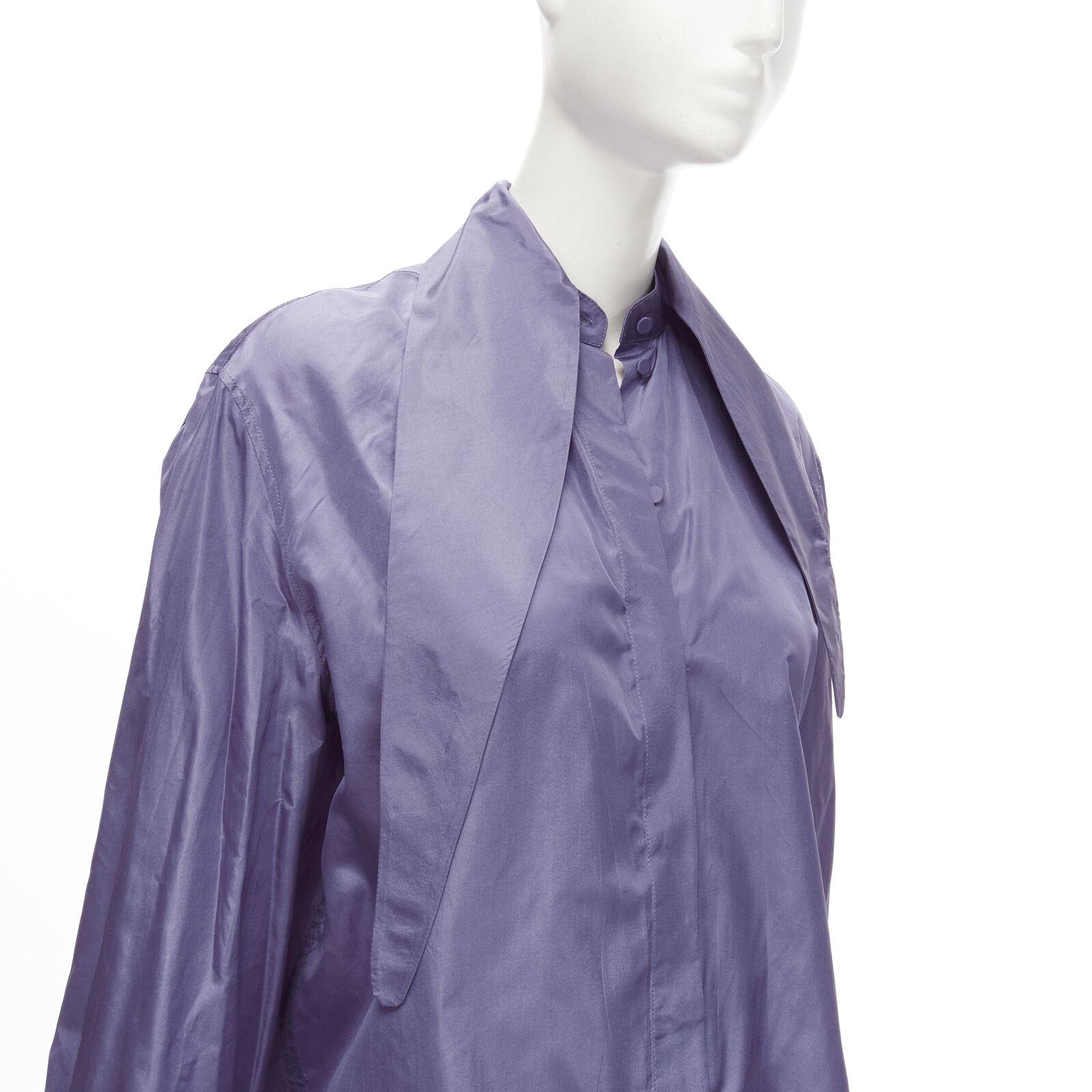 VALENTINO 2022 Runway purple lilac silk taffeta tie oversized shirt IT36 XS
Reference: AAWC/A00263
Brand: Valentino
Designer: Pier Paolo Piccioli
Collection: 2022 - Similar design on the Runway
Material: 100% Silk
Color: Purple
Pattern: