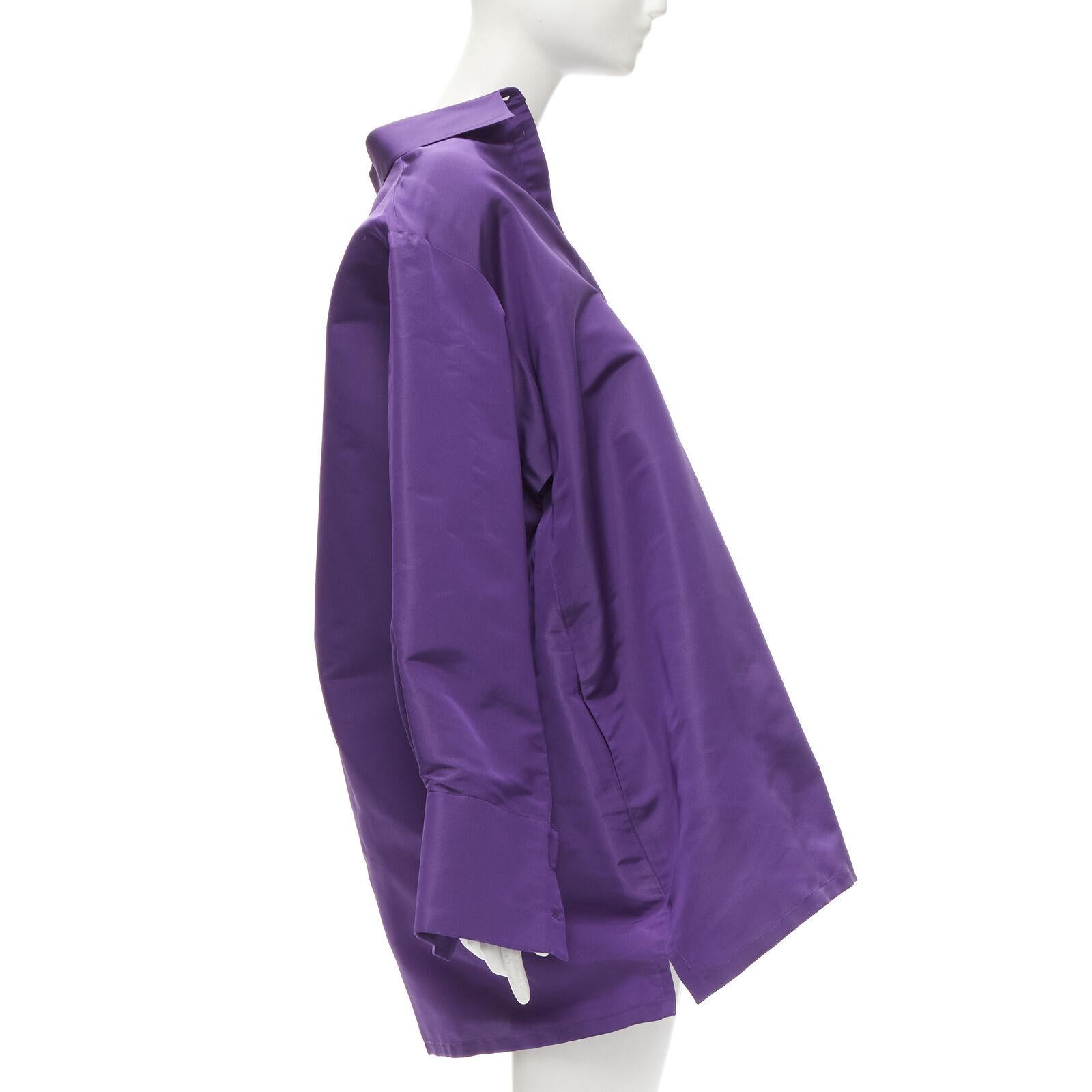 VALENTINO 2022 Runway purple silk taffeta 3D cut oversized tunic shirt IT38 XS
Reference: AAWC/A00264
Brand: Valentino
Designer: Pier Paolo Piccioli
Collection: 2022 - Runway
Material: 100% Silk
Color: Purple
Pattern: Solid
Closure: Button
Made in: