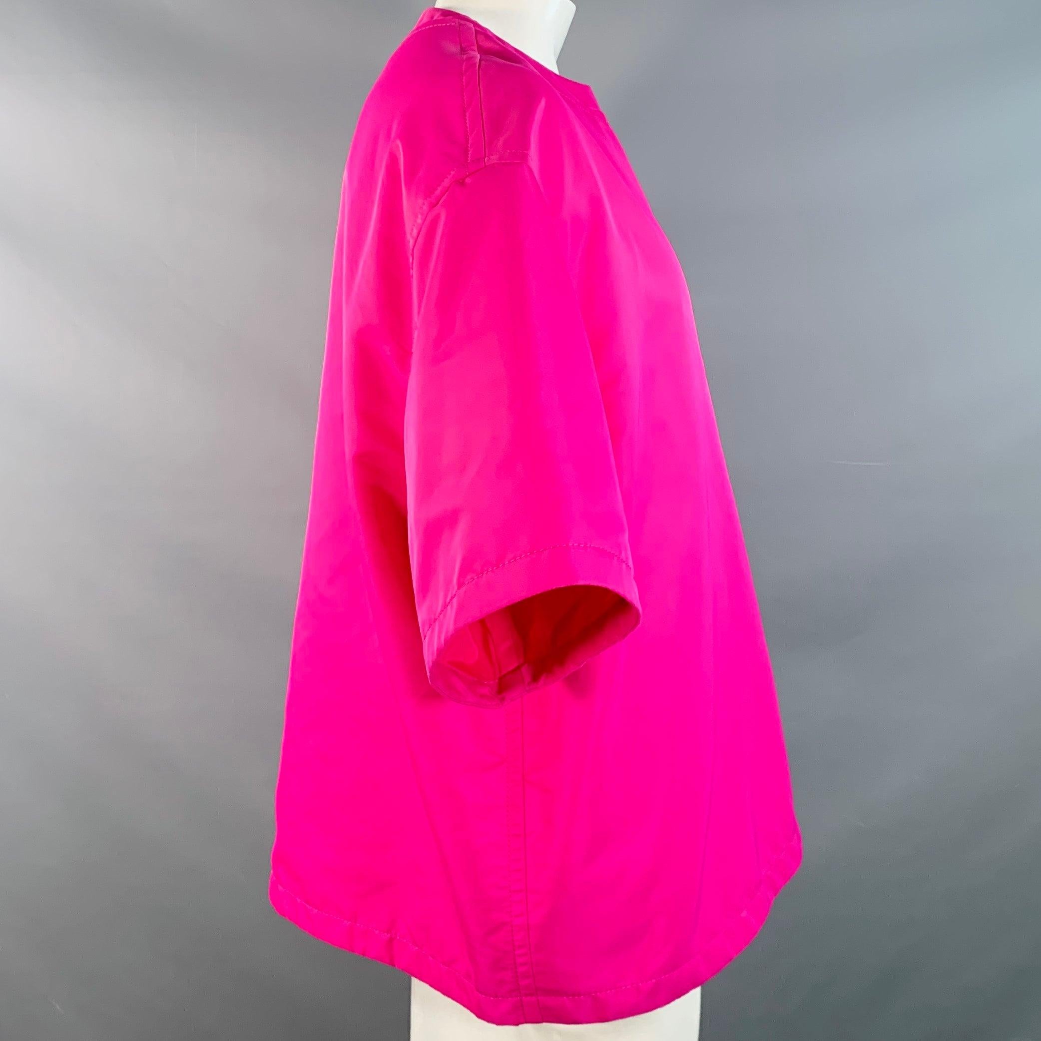 Rose VALENTINO 2022 Size L Fuchsia Pink Polyamide Oversized One Pocket Short Sleeve Pullover en vente