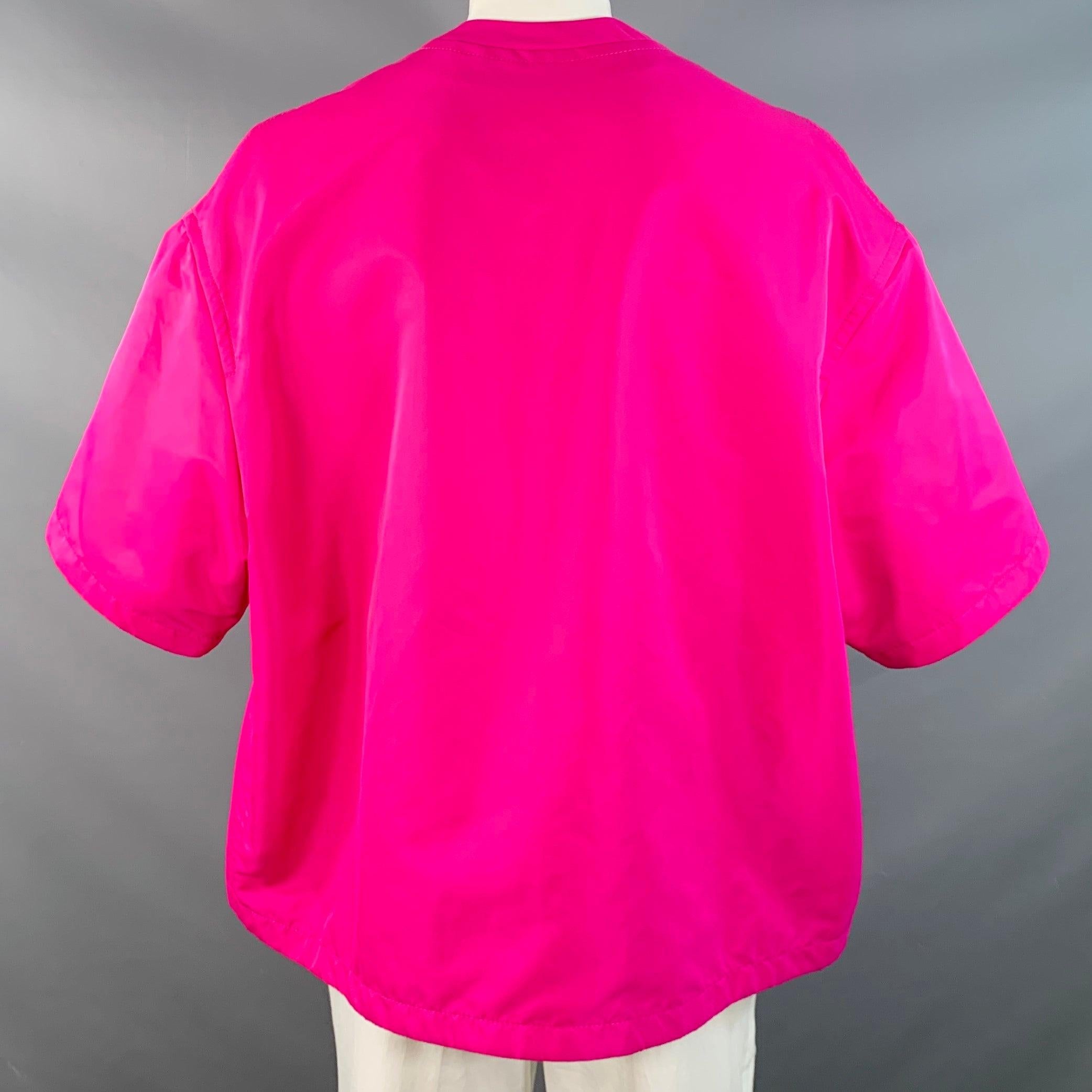 VALENTINO 2022 Size L Fuchsia Pink Polyamide Oversized One Pocket Short Sleeve Pullover Excellent état - En vente à San Francisco, CA