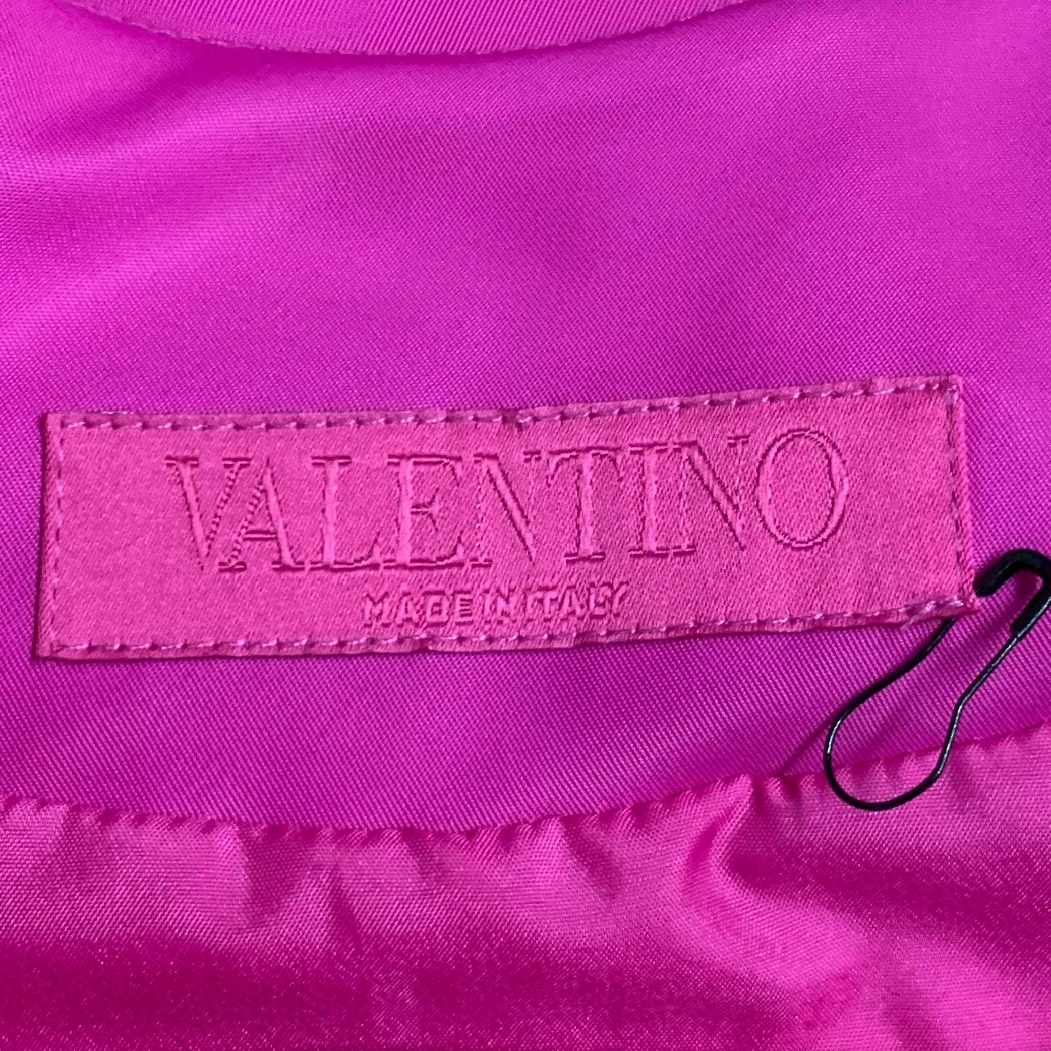 VALENTINO 2022 Size L Fuchsia Pink Polyamide Oversized One Pocket Short Sleeve Pullover Pour hommes en vente