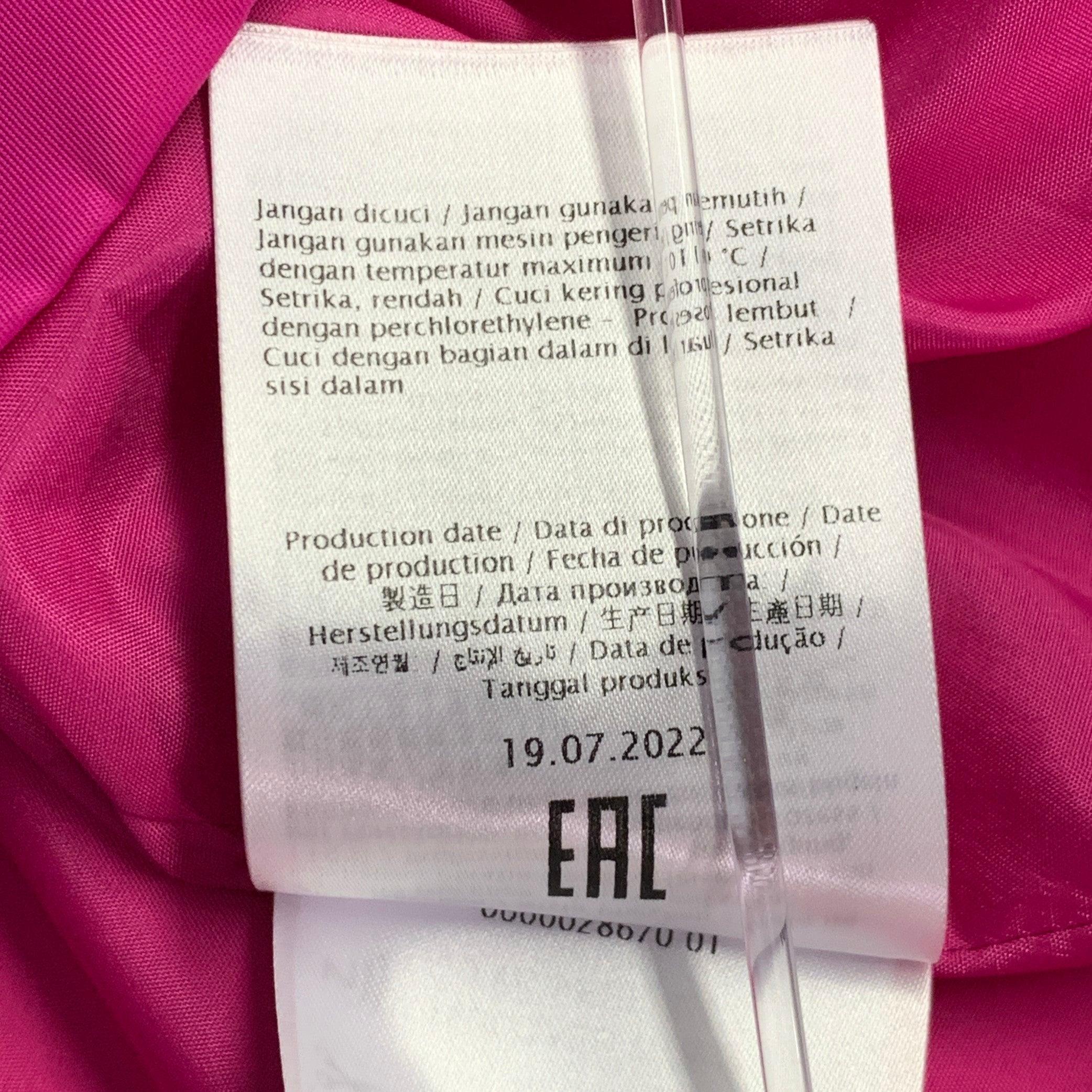 VALENTINO 2022 Size L Fuchsia Pink Polyamide Oversized One Pocket Short Sleeve Pullover en vente 3