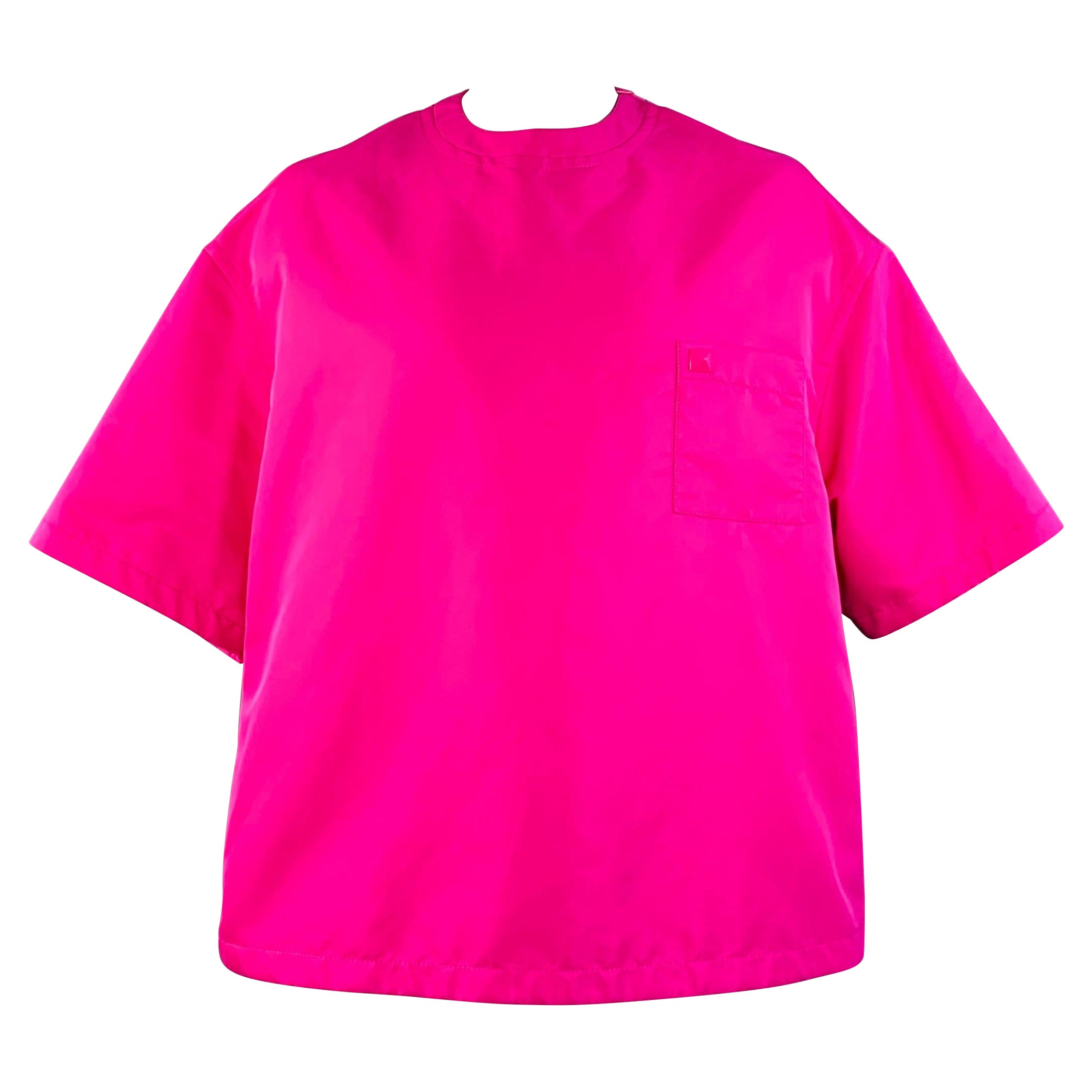 VALENTINO 2022 Size L Fuchsia Pink Polyamide Oversized One Pocket Short Sleeve Pullover en vente