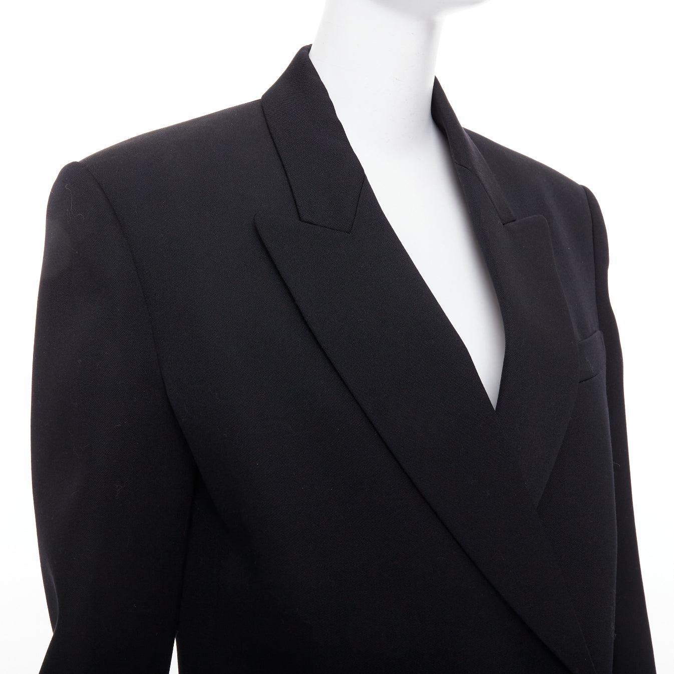 Valentino 2023 cappotto doppiopetto in lana vergine nera IT38 XS
Riferimento: AAWC/A01440
Marchio: Valentino
Designer: Pier Paolo Piccioli
Collezione: 2023
Materiale: Lana vergine
Colore: nero
Modello: Tinta unita
Chiusura: bottone
Fodera: Tessuto