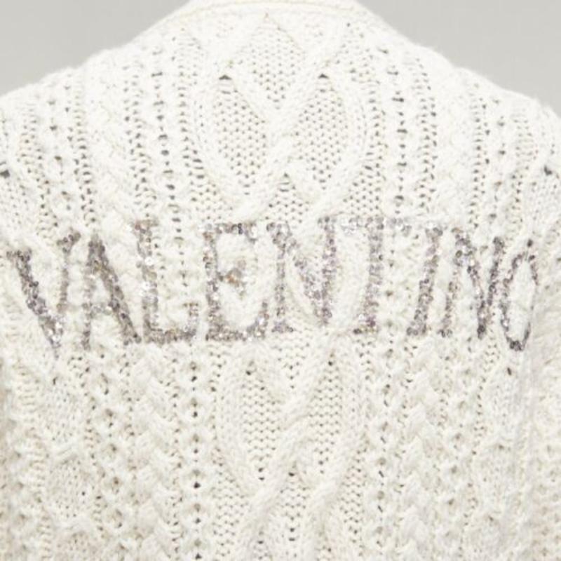 VALENTINO 2023 cream silver wool sequin logo embellished cardigan IT36 S
Reference: AAWC/A00622
Brand: Valentino
Designer: Pier Paolo Piccioli
Collection: 2023
Material: Wool, Blend
Color: Cream, Silver
Pattern: Sequins
Closure: Button
Extra