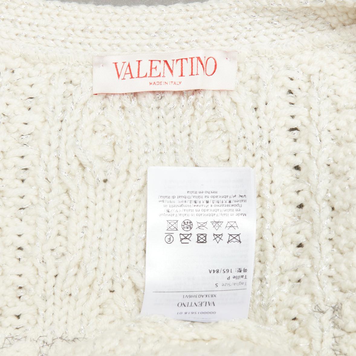 VALENTINO 2023 - Cardigan en laine crème argenté orné du logo à sequins IT36 S en vente 6