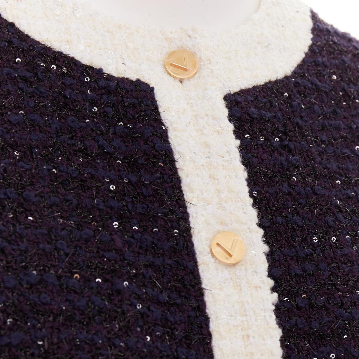 VALENTINO 2023 Retro Mini cream navy boucle tweed V logo mini dress IT38 XS
Reference: AAWC/A01520
Brand: Valentino
Designer: Pier Paolo Piccioli
Model: Retro Mini
Material: Viscose, Blend
Color: Cream, Navy
Pattern: Tweed
Closure: Button
Extra
