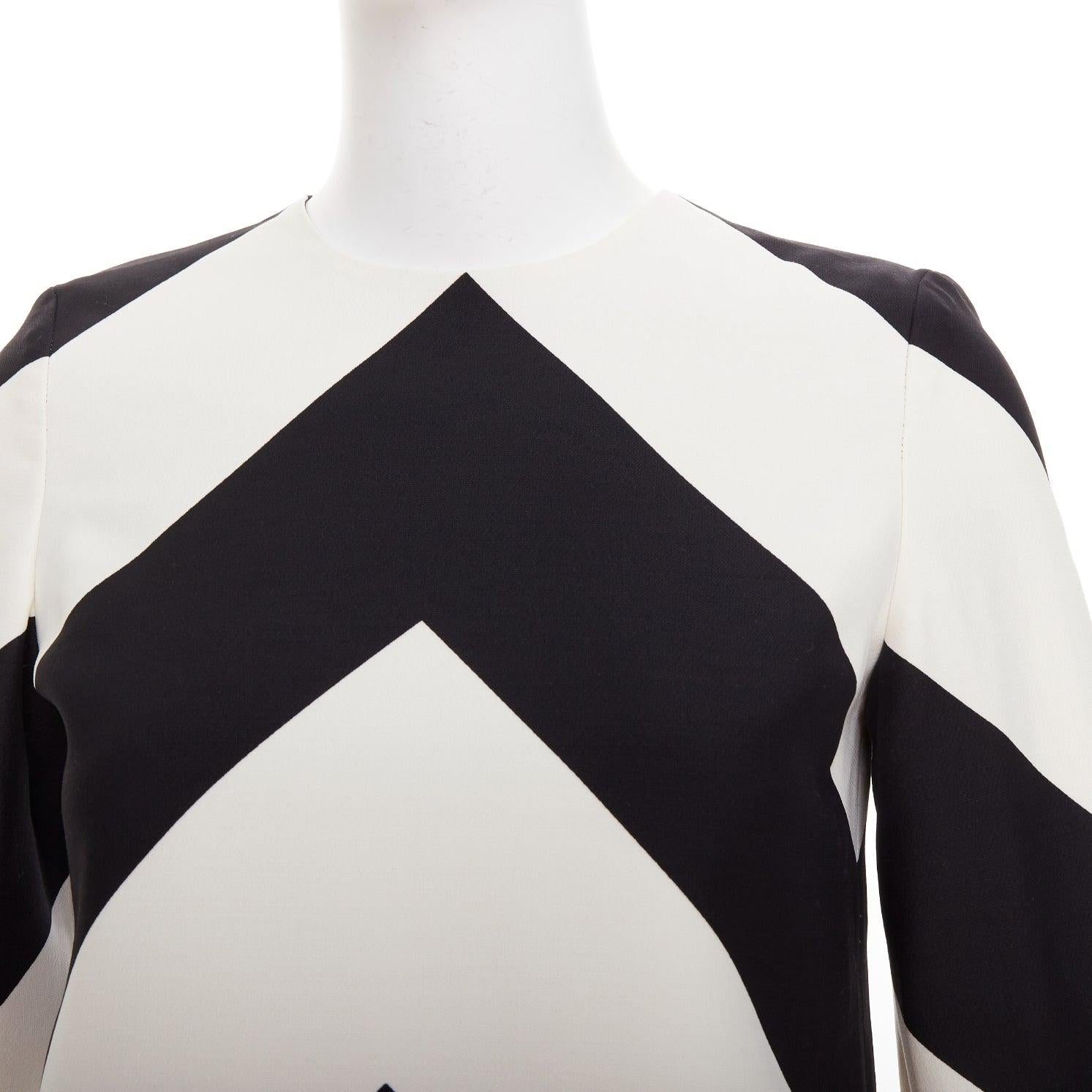 VALENTINO 2023 Strhype Crepe Couture cream black wool chevron mini dress IT36 XXS
Reference: AAWC/A01521
Brand: Valentino
Designer: Pier Paolo Piccioli
Collection: AW 2023 Strhype Crepe Couture
Material: Virgin Wool, Silk
Color: Black,
