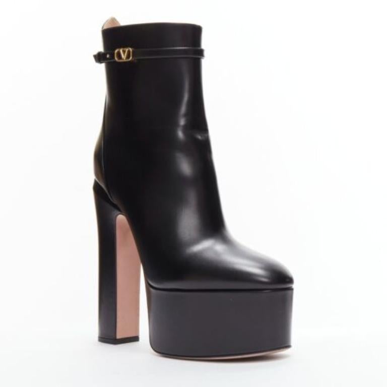 VALENTINO 2023 Tango 155 black leather Vlogo gold buckle platform boots EU39
Reference: AAWC/A00553
Brand: Valentino
Designer: Pier Paolo Piccioli
Model: Tan-Go 155
Collection: 2023
Material: Leather
Color: Black, Gold
Pattern: Solid
Closure: