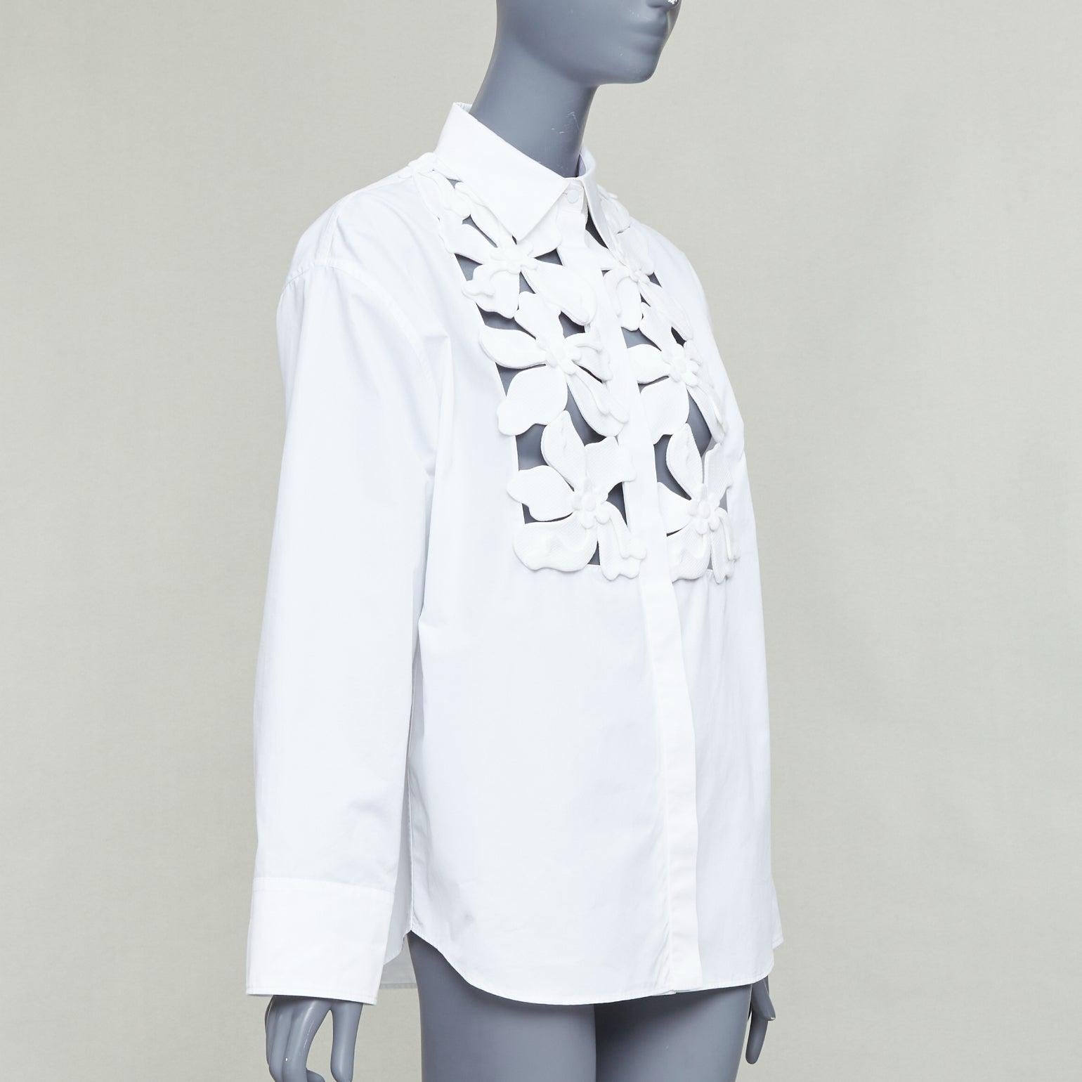 VALENTINO 2023 weiß floral 3D-Applikation ausgeschnitten Lätzchen Kleid Shirt IT36 XXS (Grau) im Angebot