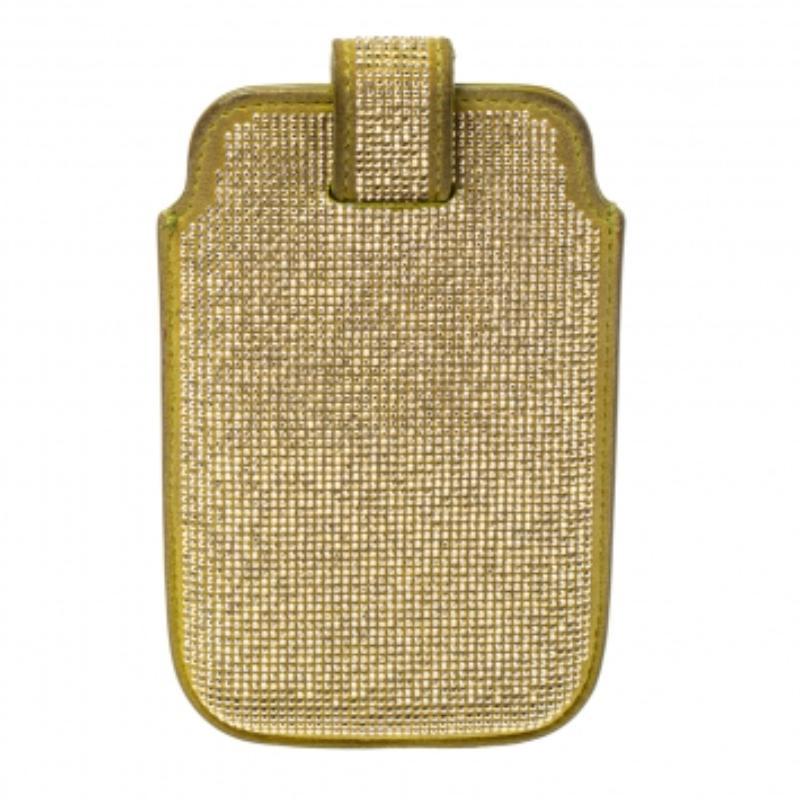 This statement-making iPhone case by Valentino has a glamorous as well as ergonomic design. Crafted in apple green-hued suede, it flaunts gold-tone embellishments all over the exterior and the brand label plaque on the front. A smart and stylish