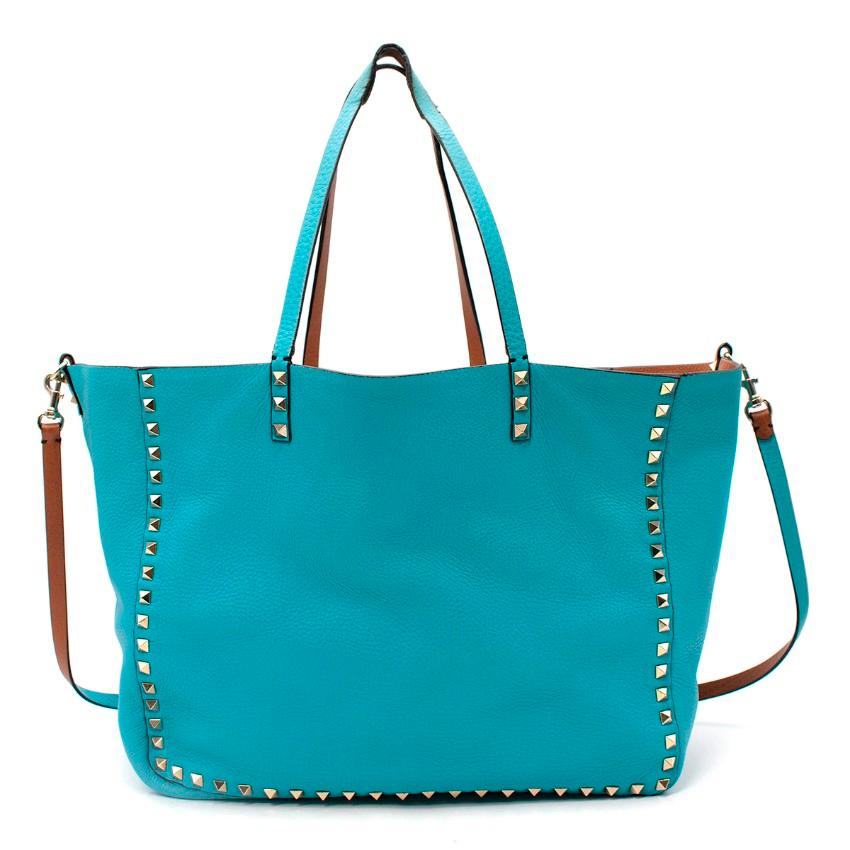 Valentino Aqua Blue/Tan Leather Rockstud Reversible Tote Shoulder Bag In Excellent Condition For Sale In London, GB