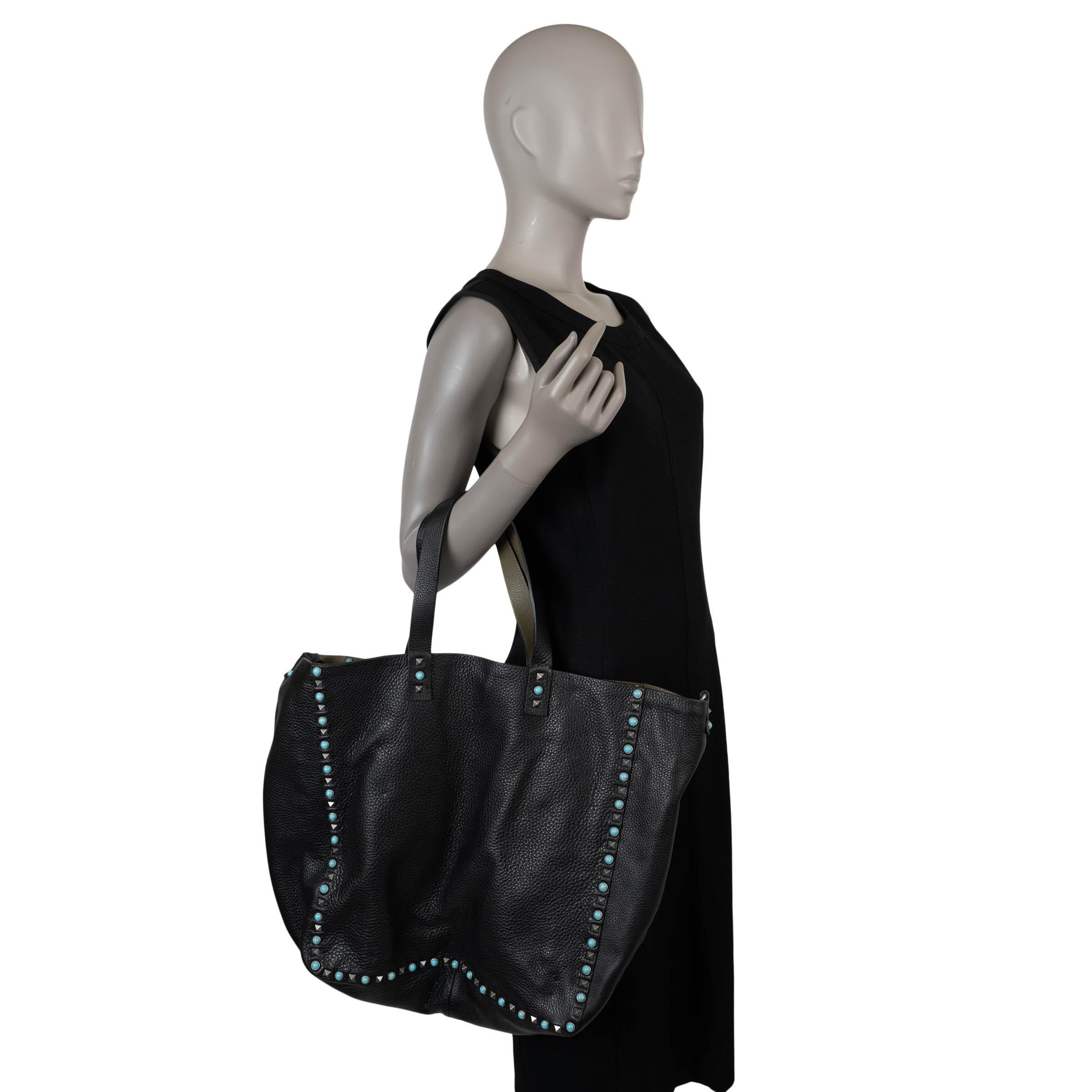 VALENTINO Armee & Schwarze & schwarze Leder Wendbare ROCKSTUD ROLLING MEDIUM Tote Bag im Angebot 7