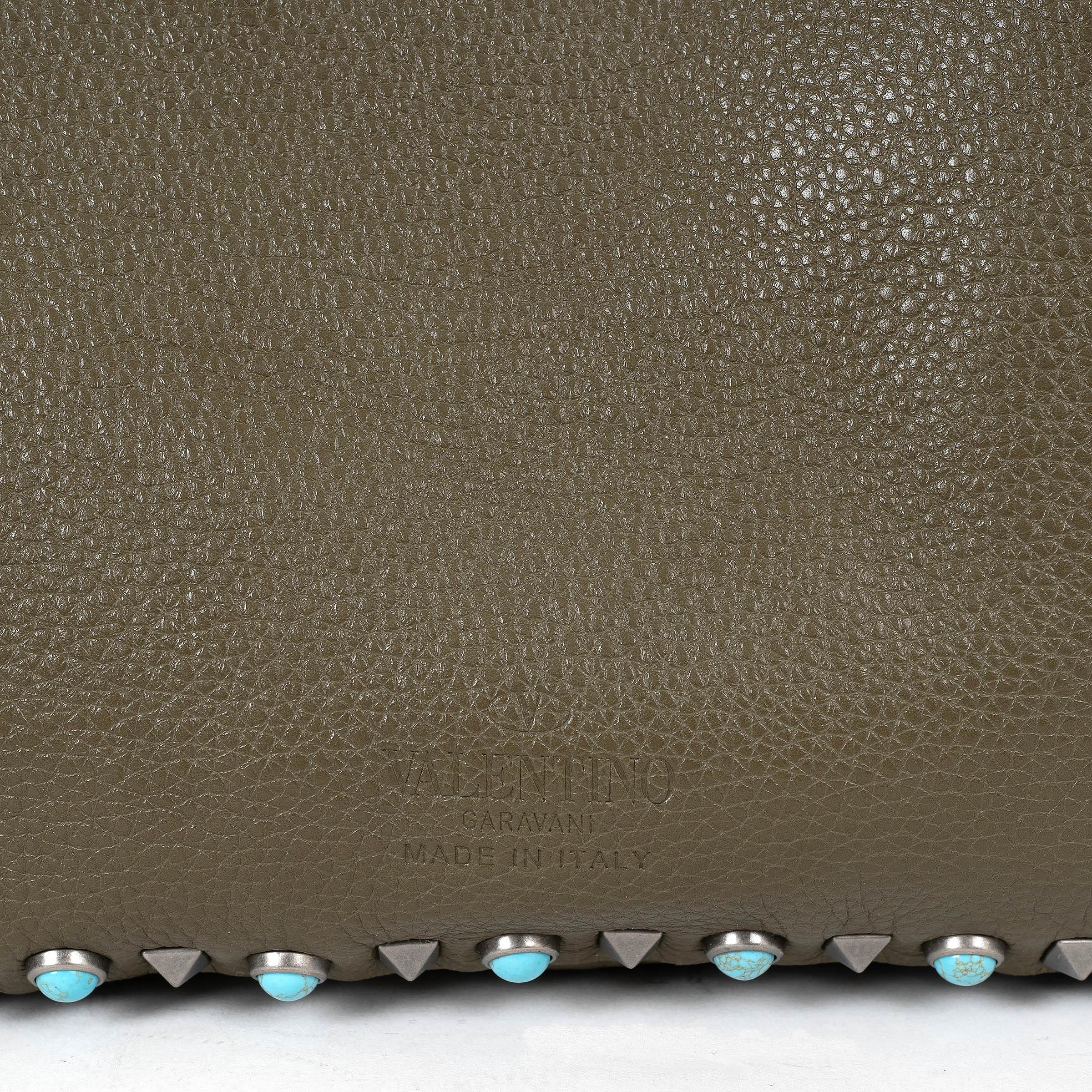 VALENTINO Armee & Schwarze & schwarze Leder Wendbare ROCKSTUD ROLLING MEDIUM Tote Bag im Angebot 5