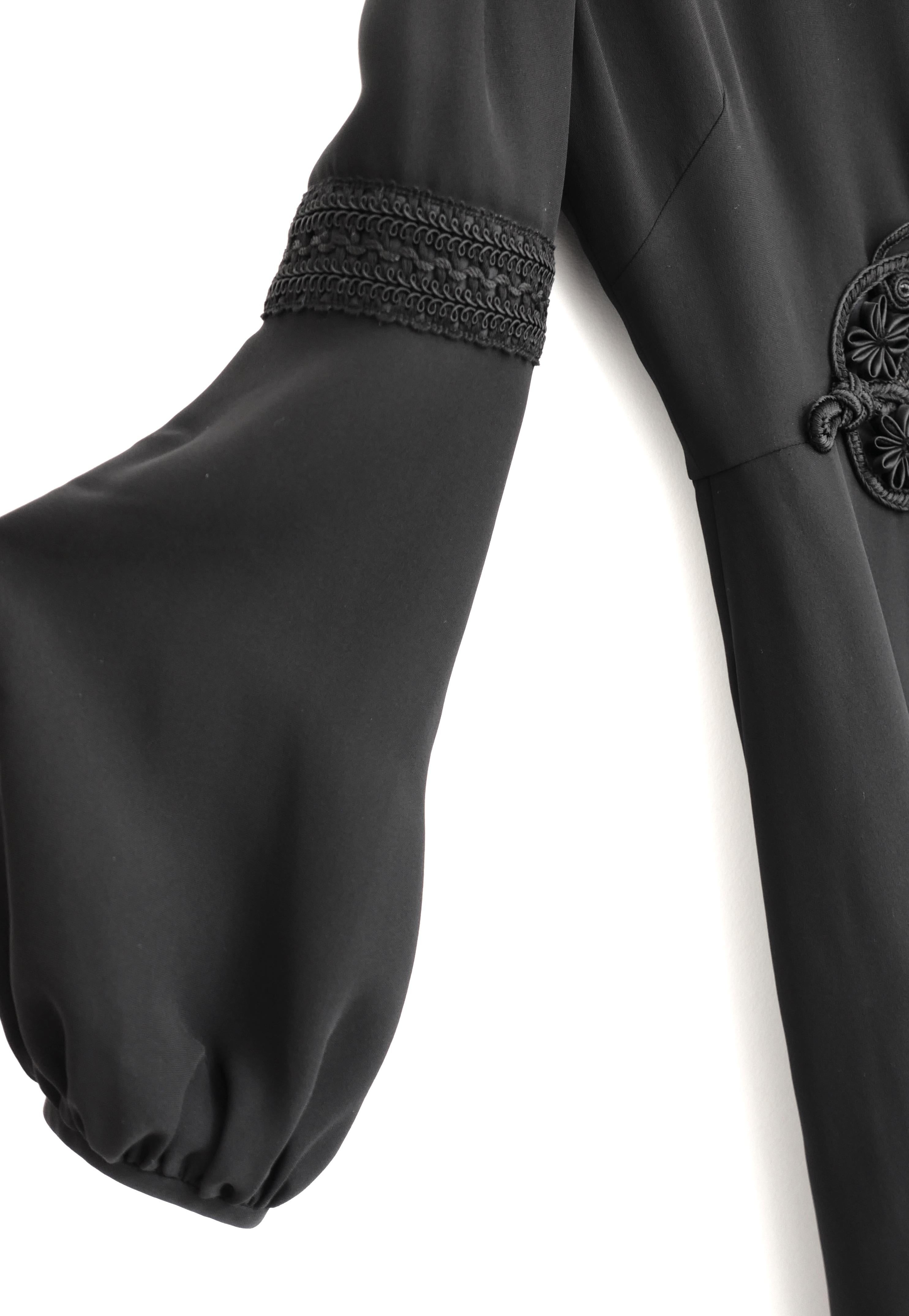 Valentino AW12 Vestido de seda negro adornado con bordados Negro en venta