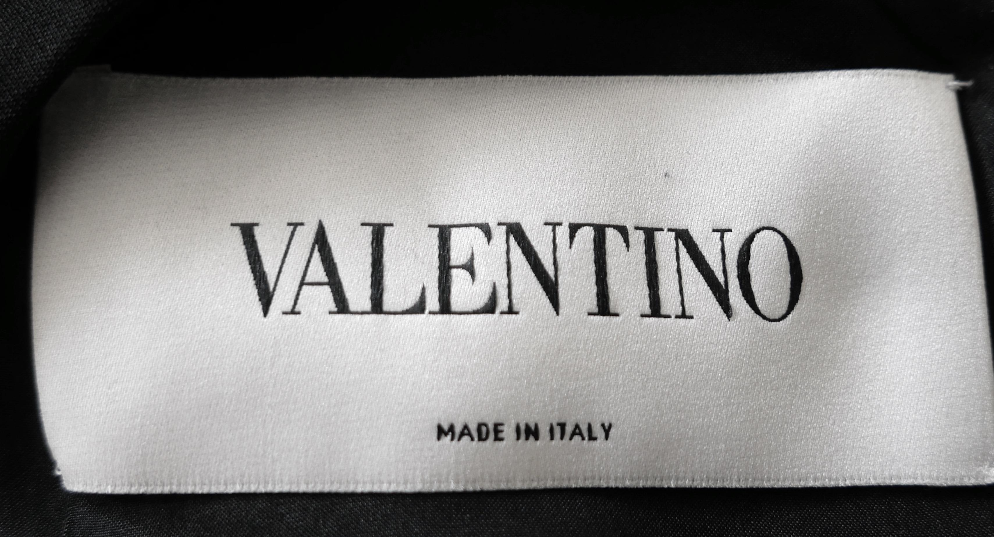 Valentino AW12 Vestido de seda negro adornado con bordados en venta 1
