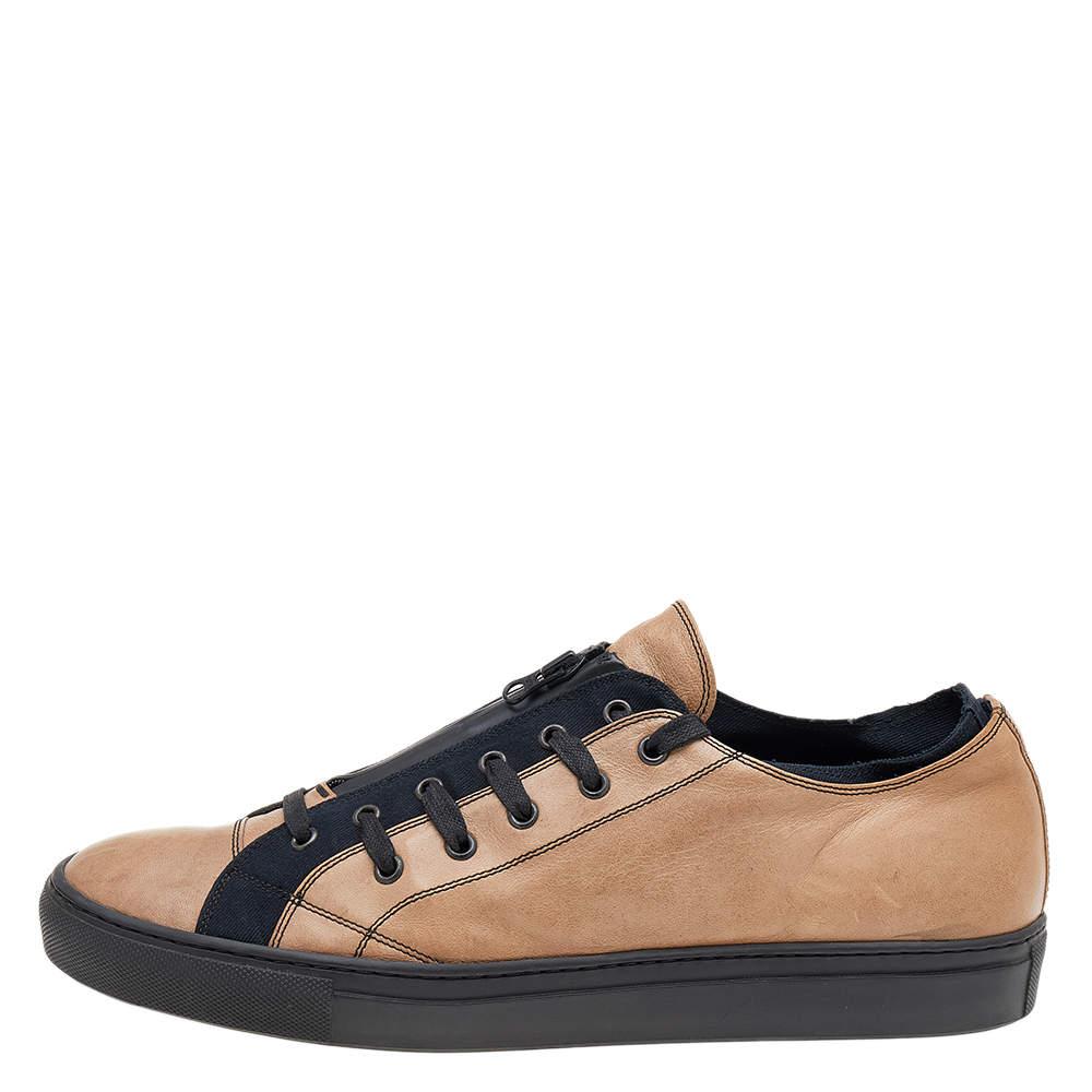 Coming in a classic low-top silhouette, these Valentino sneakers are a seamless combination of luxury, comfort, and style. They are made from canvas and leather in beige and black shades. These sneakers are designed with zipper details, laced-up