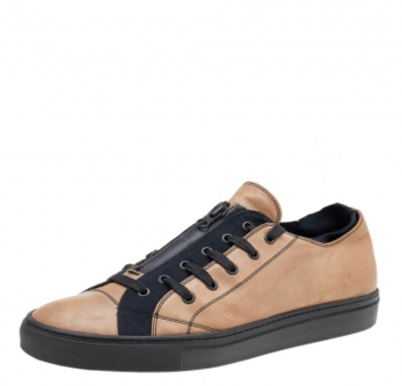 Valentino - Baskets basses en cuir et toile beige/noir avec fermeture éclair - Taille 46 Bon état à Dubai, Al Qouz 2