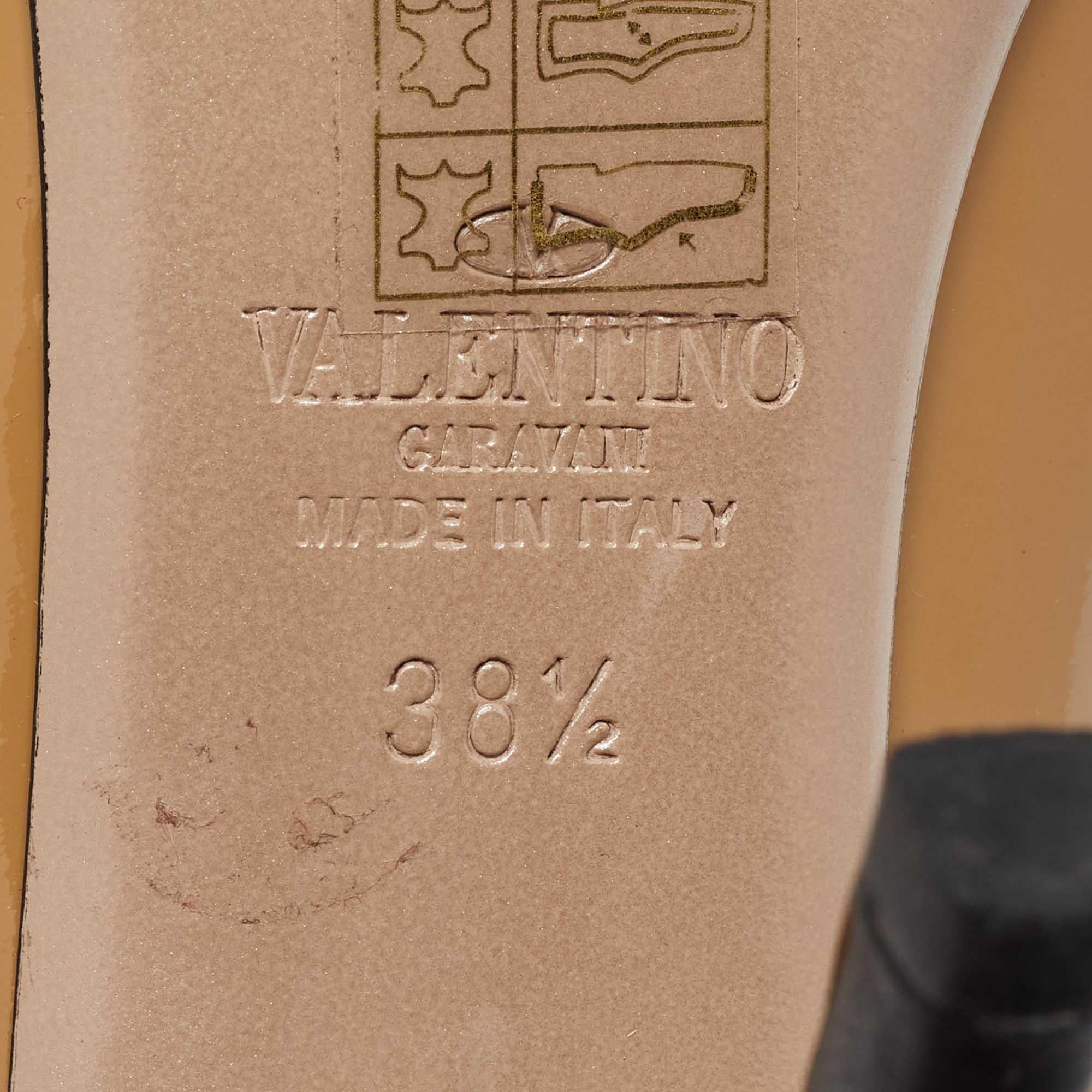 Valentino Beige/Nero in pelle e vernice con fiocco a punta misura 38,5 in vendita 3