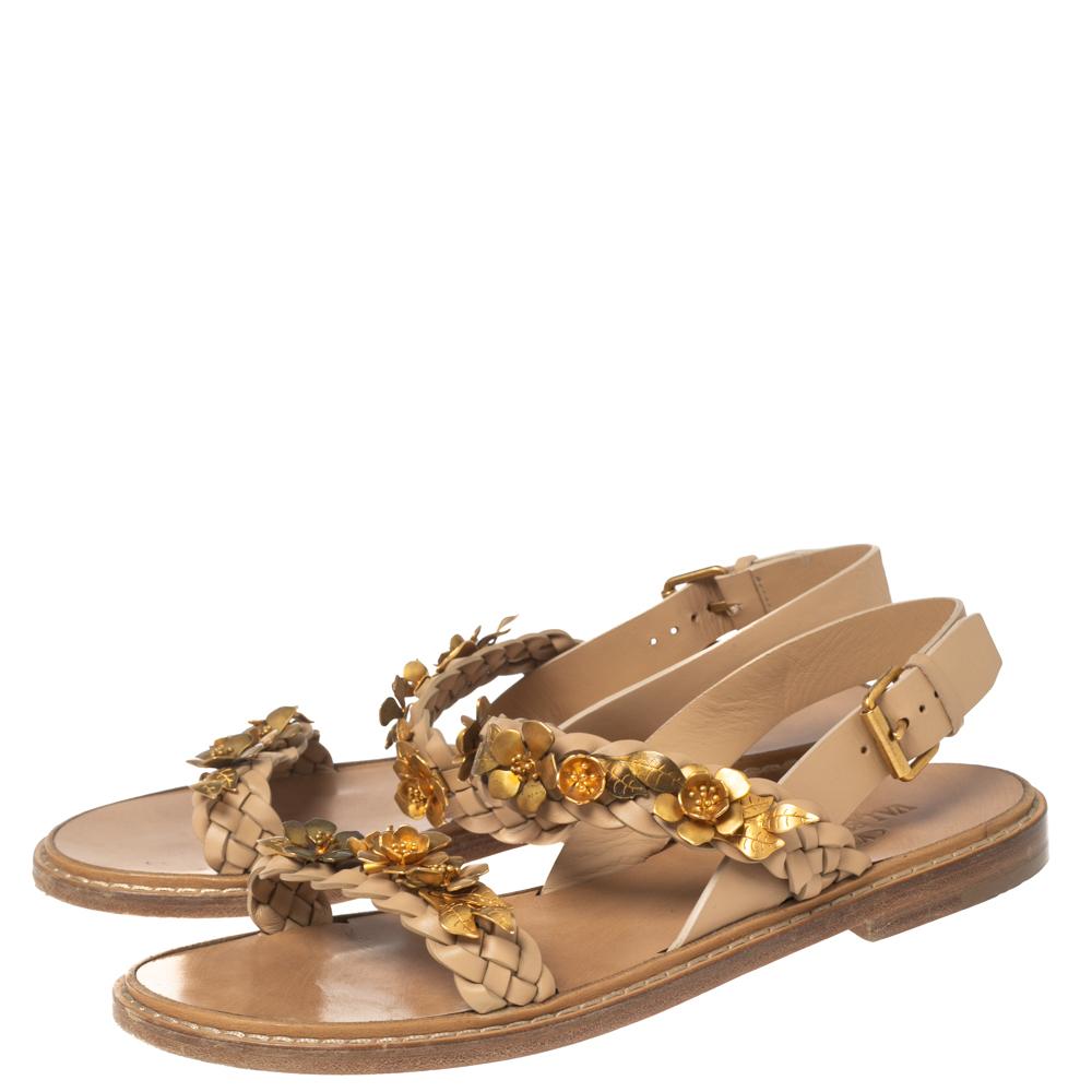 Valentino Beige Braided Leather Floral Embellished Flat Sandals Size 38 In Good Condition In Dubai, Al Qouz 2